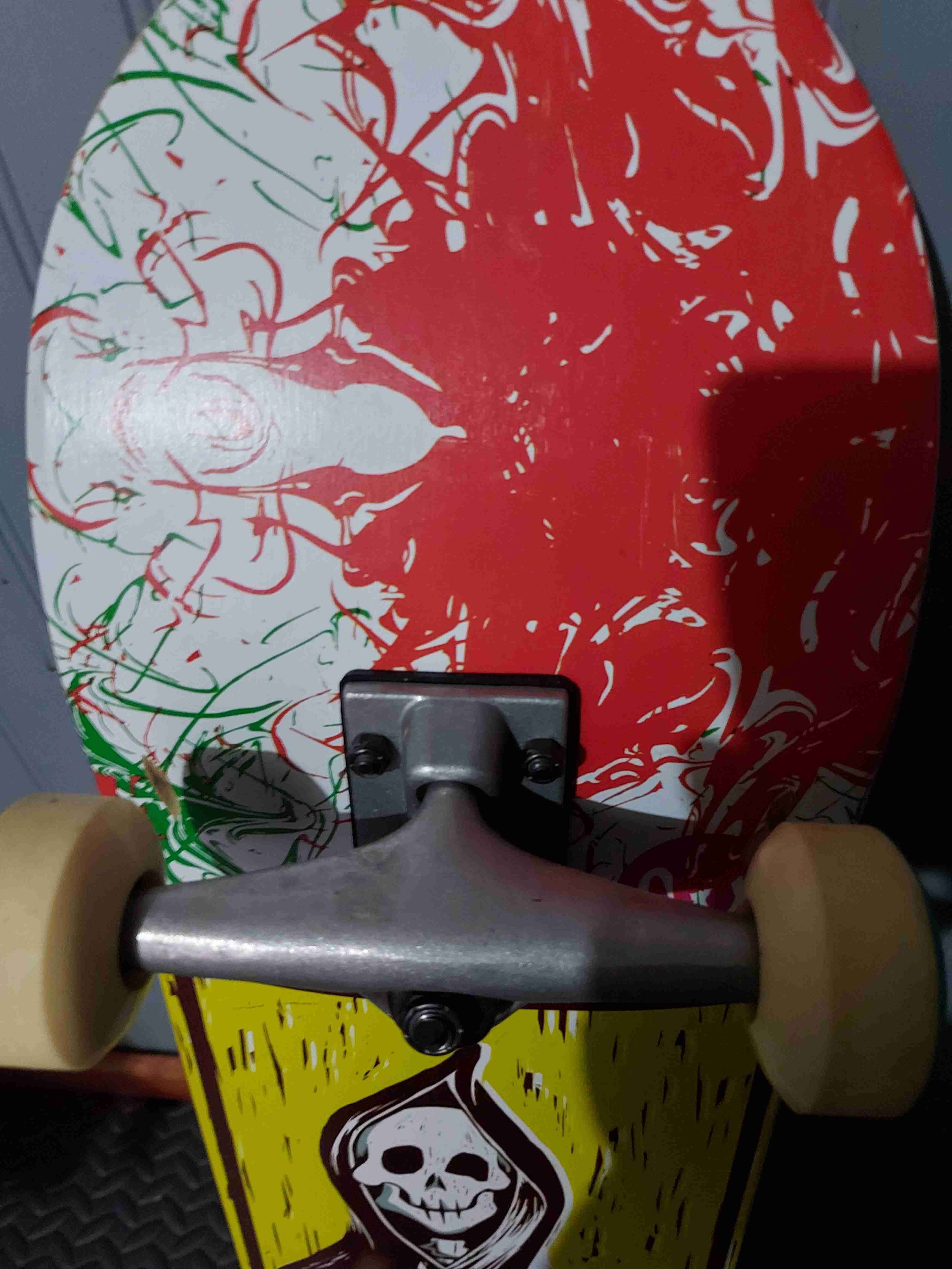 Skateboard con diseño de calavera - miniatura 4