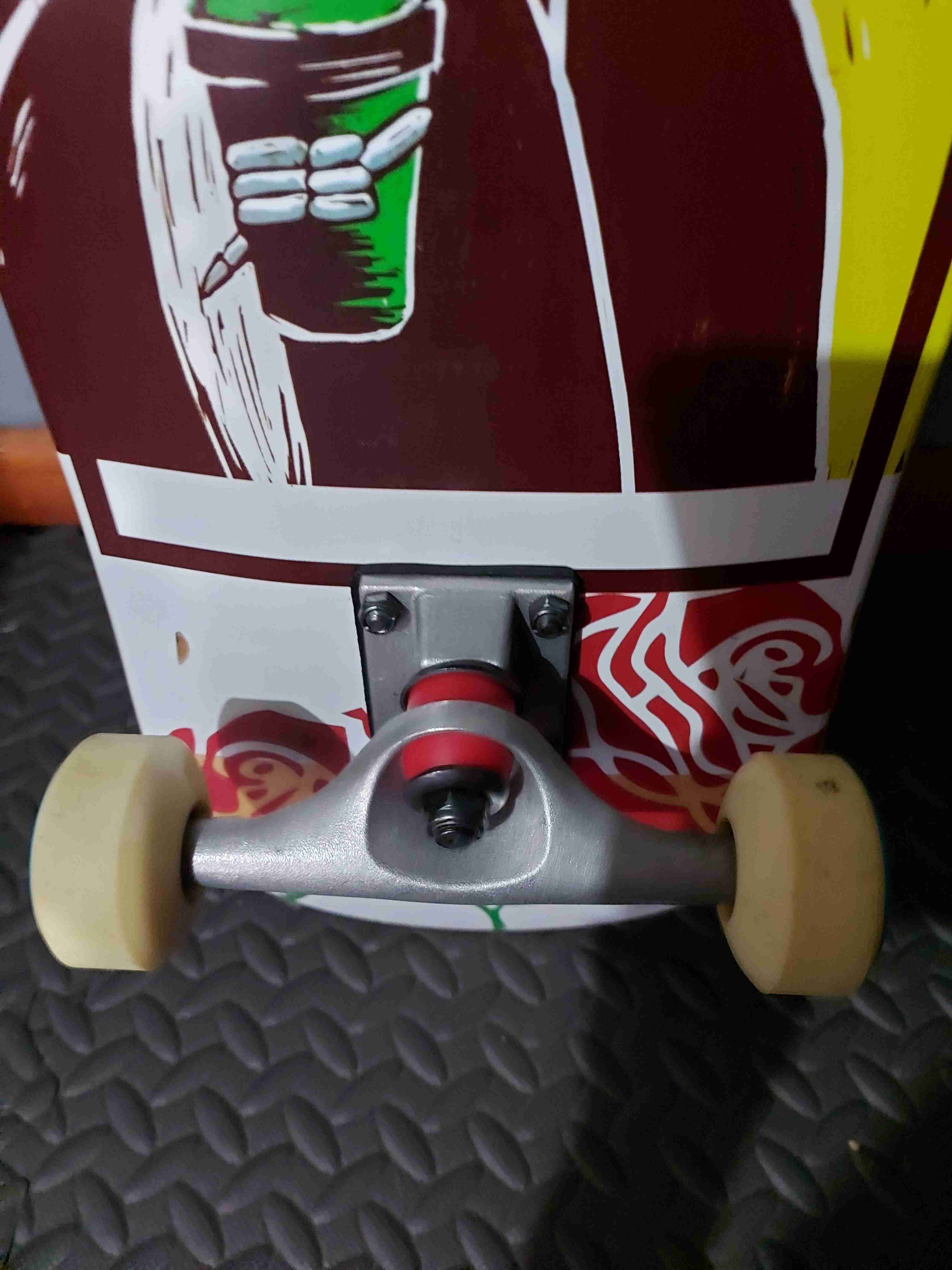 Skateboard con diseño de calavera - miniatura 5