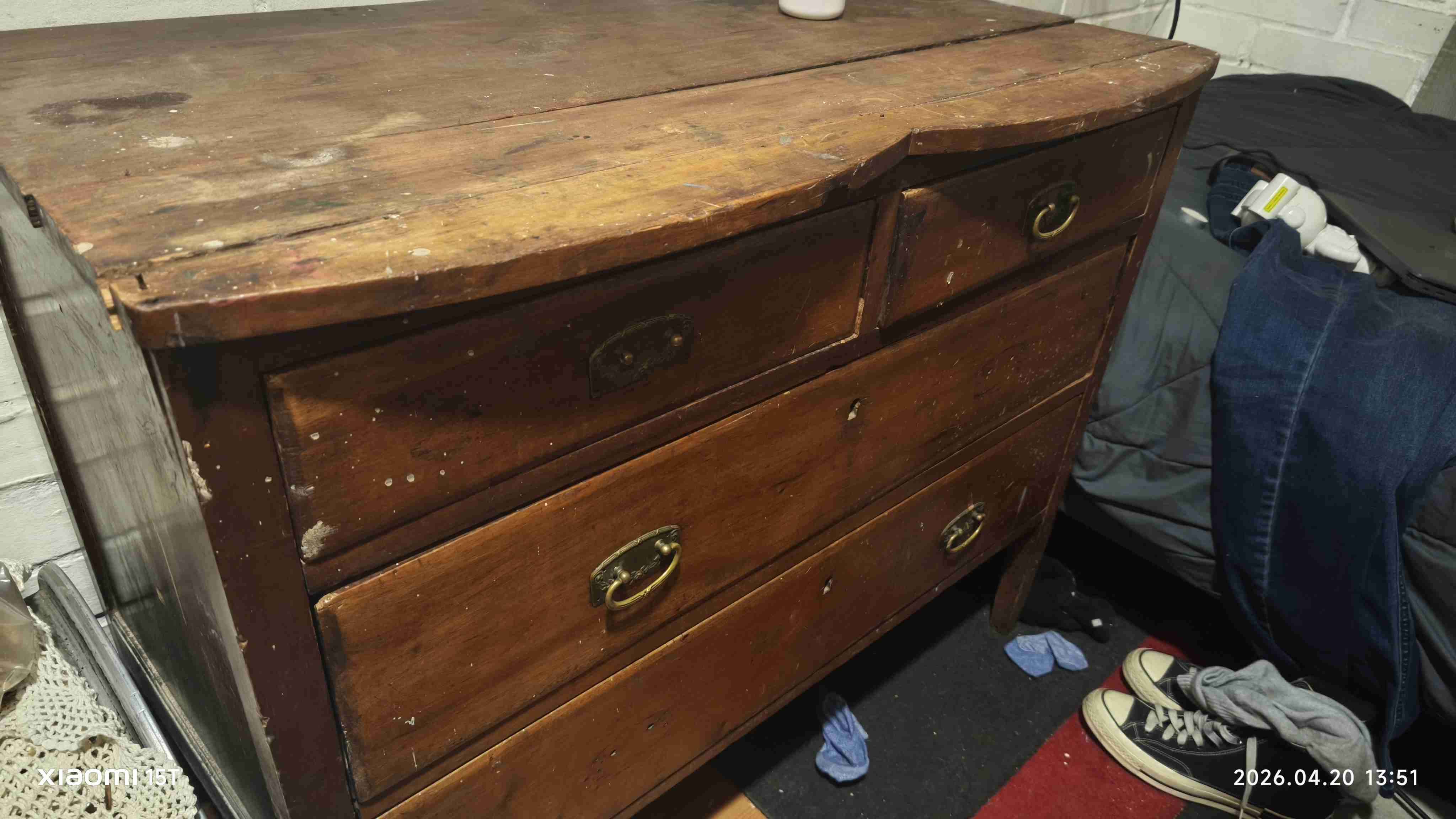 Cómoda de madera vintage - miniatura 2