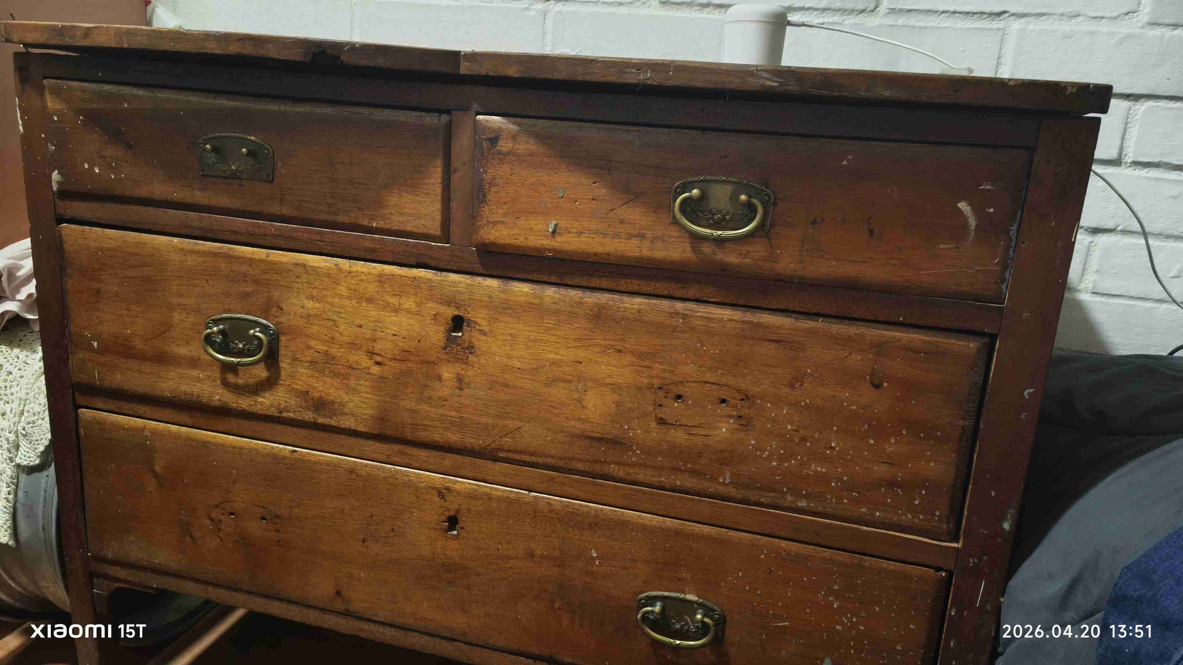 Cómoda de madera vintage - miniatura 4