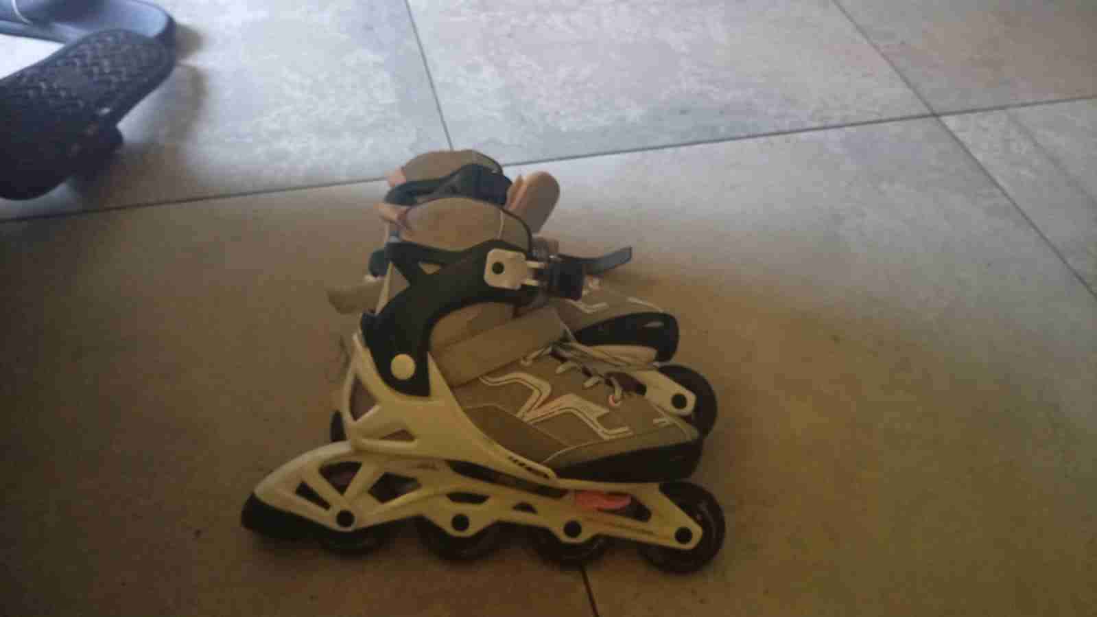 Patines en línea grises - miniatura 2