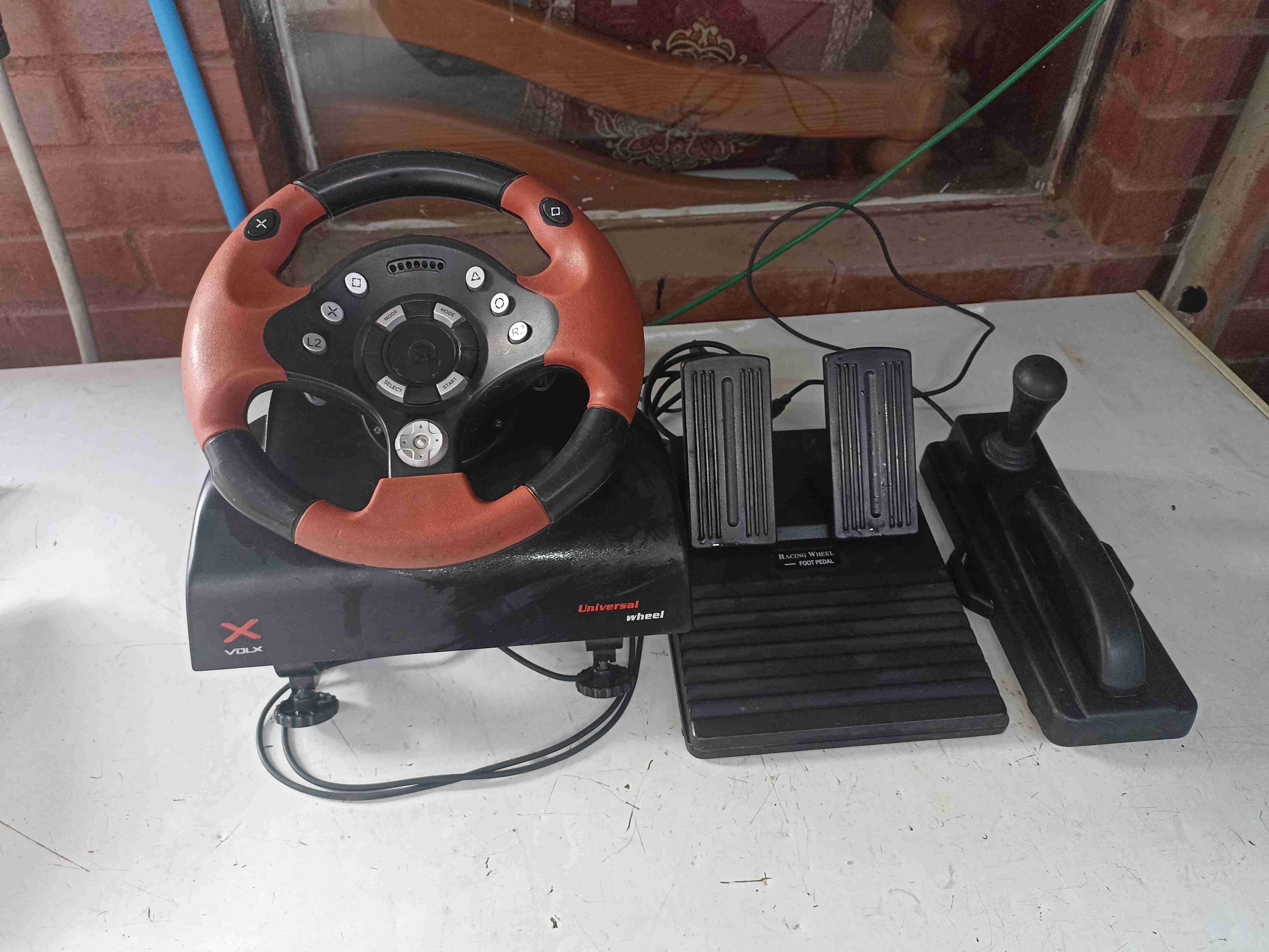 Volante universal para juegos - miniatura 1