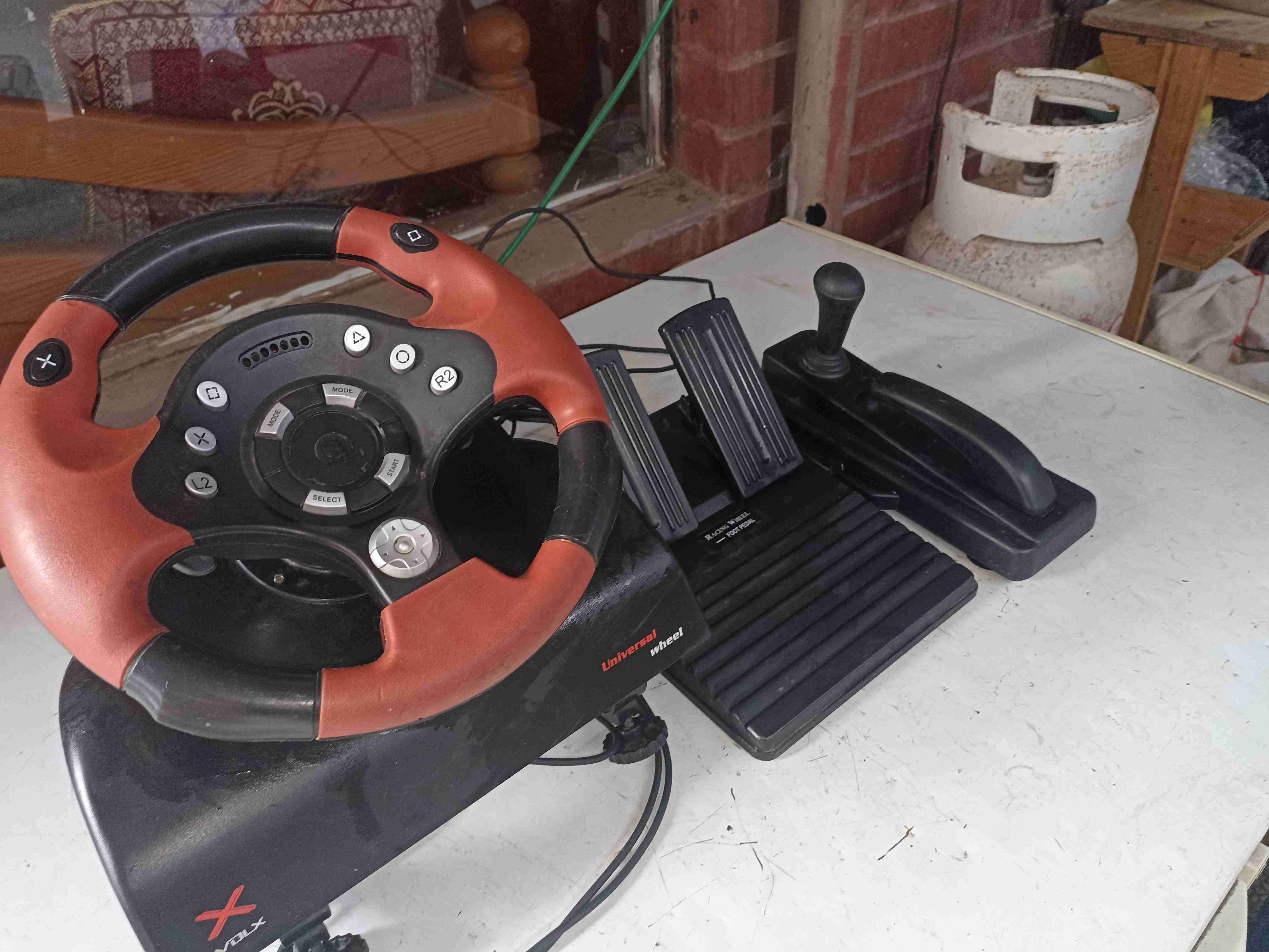 Volante universal para juegos - miniatura 2