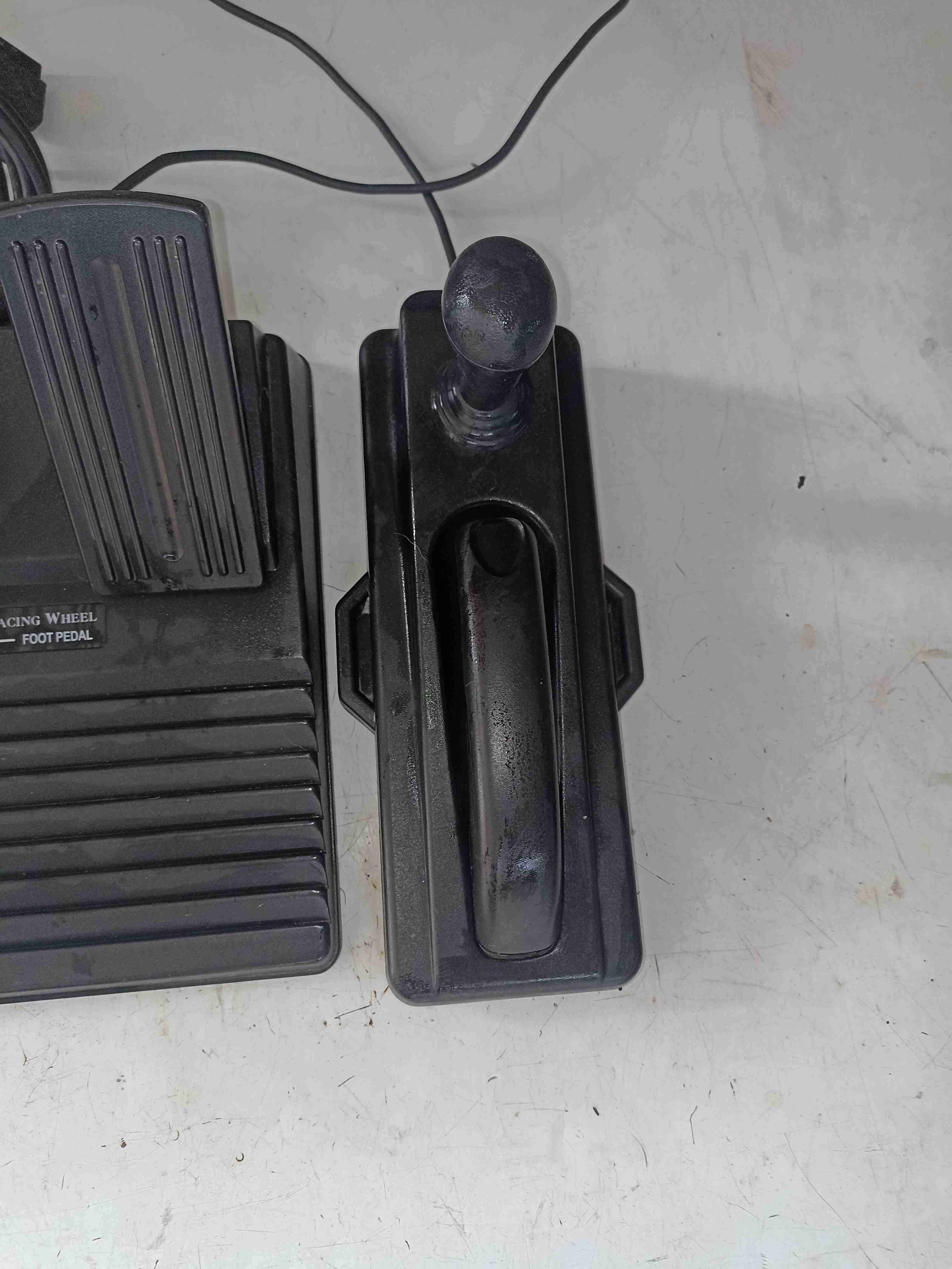 Volante universal para juegos - miniatura 3