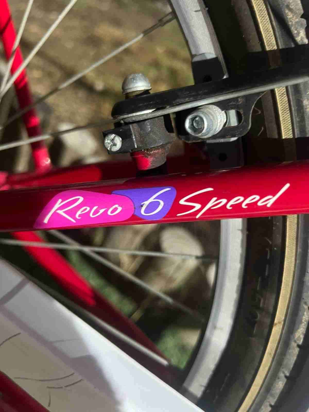 Bicicleta urbana roja con canasto - miniatura 5