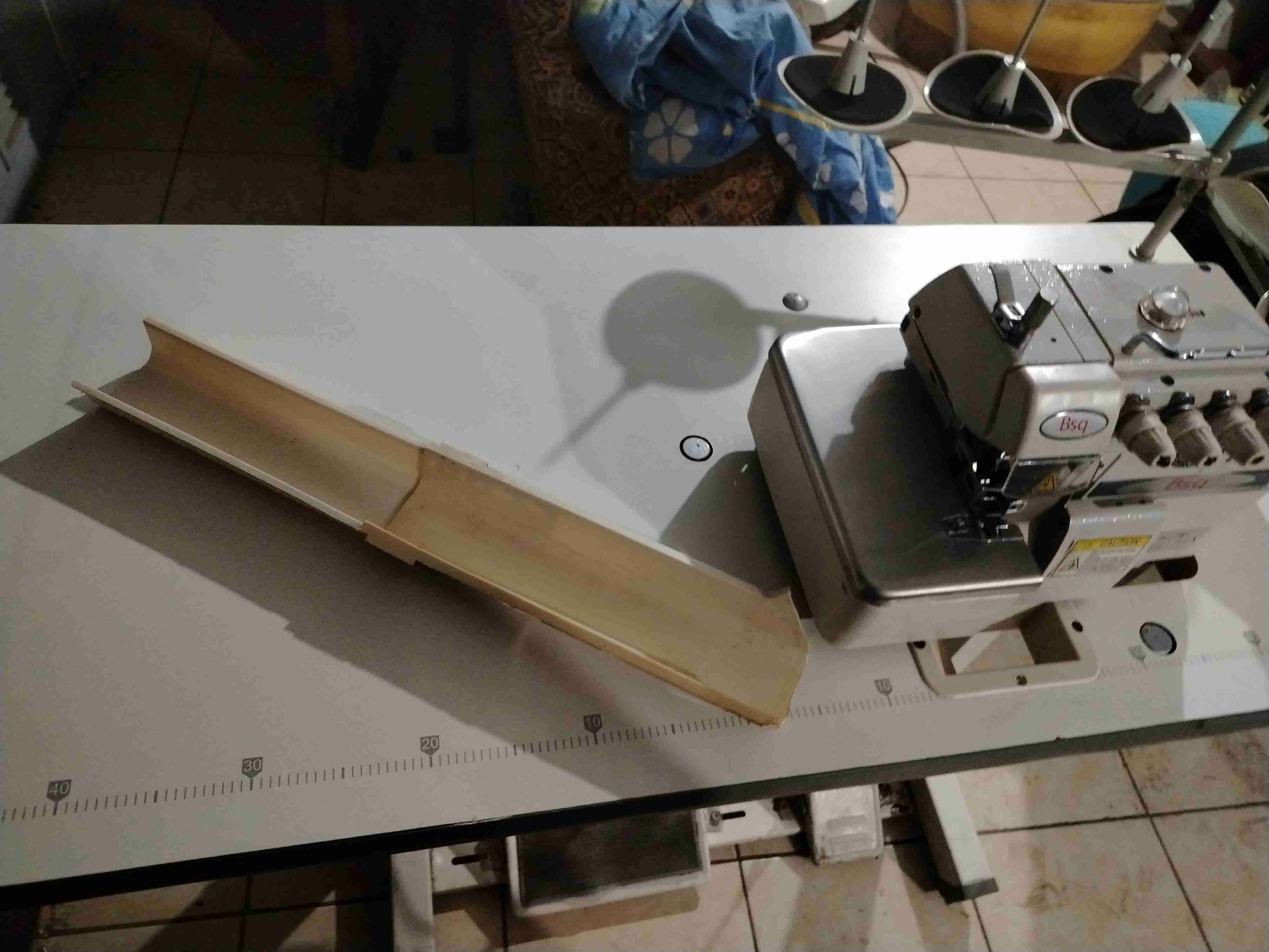 Maquina de coser overlock - miniatura 6