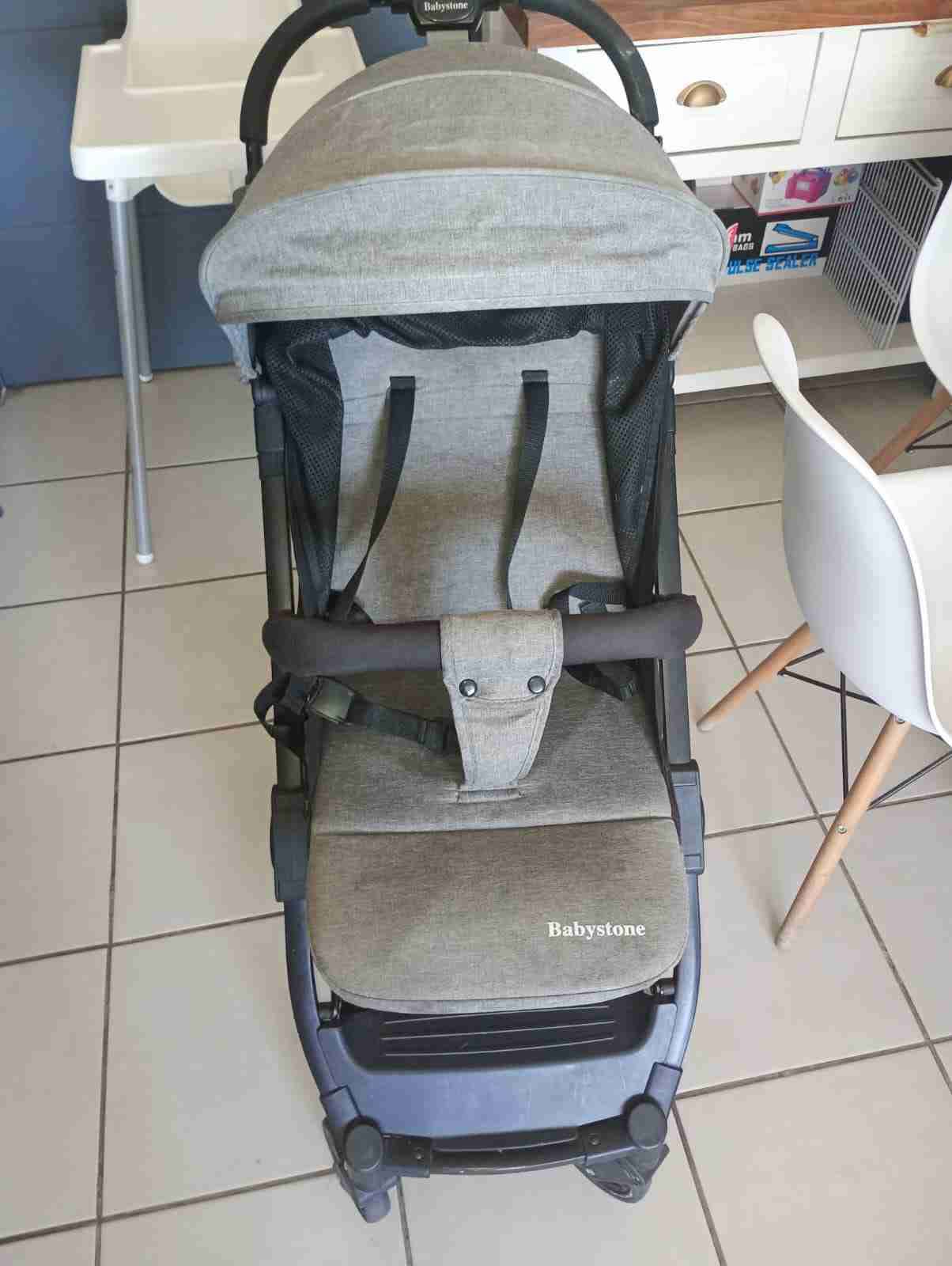 Coche de bebé gris - miniatura 2