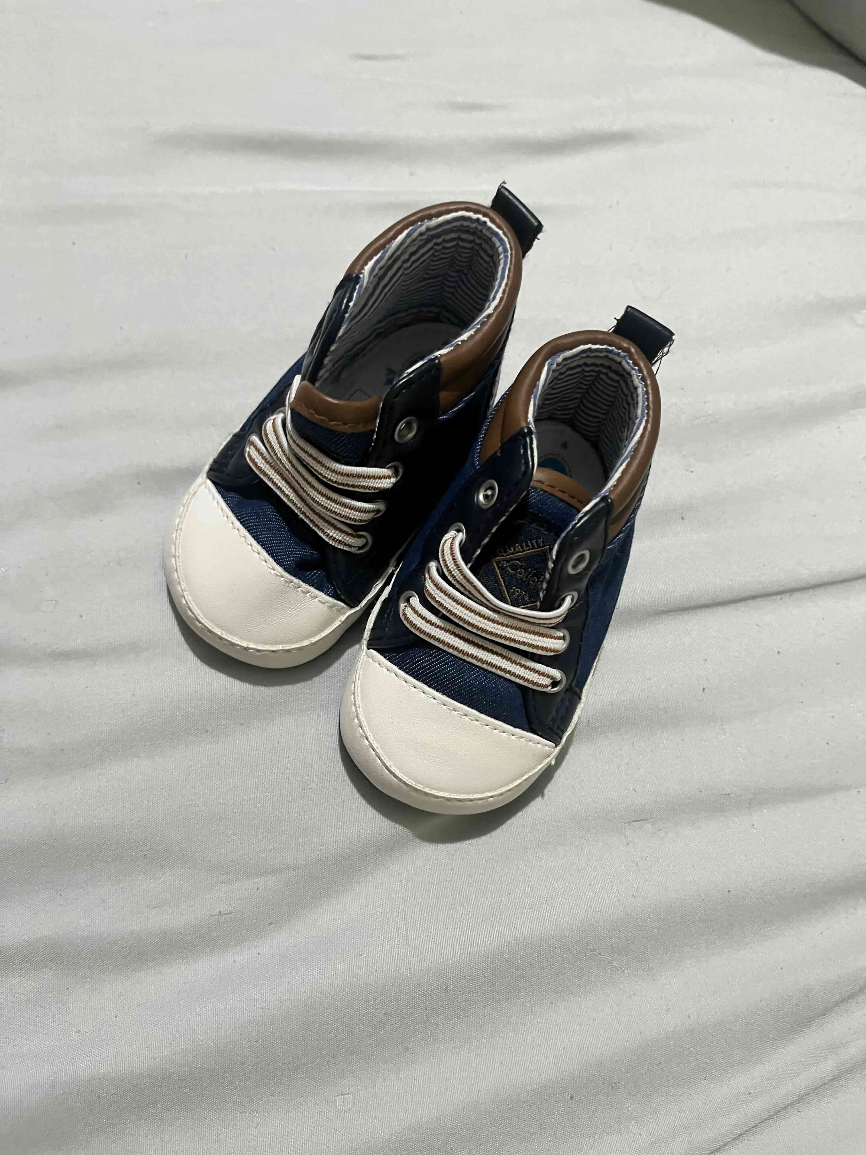 Zapatillas bebé azul y blanco - miniatura 1