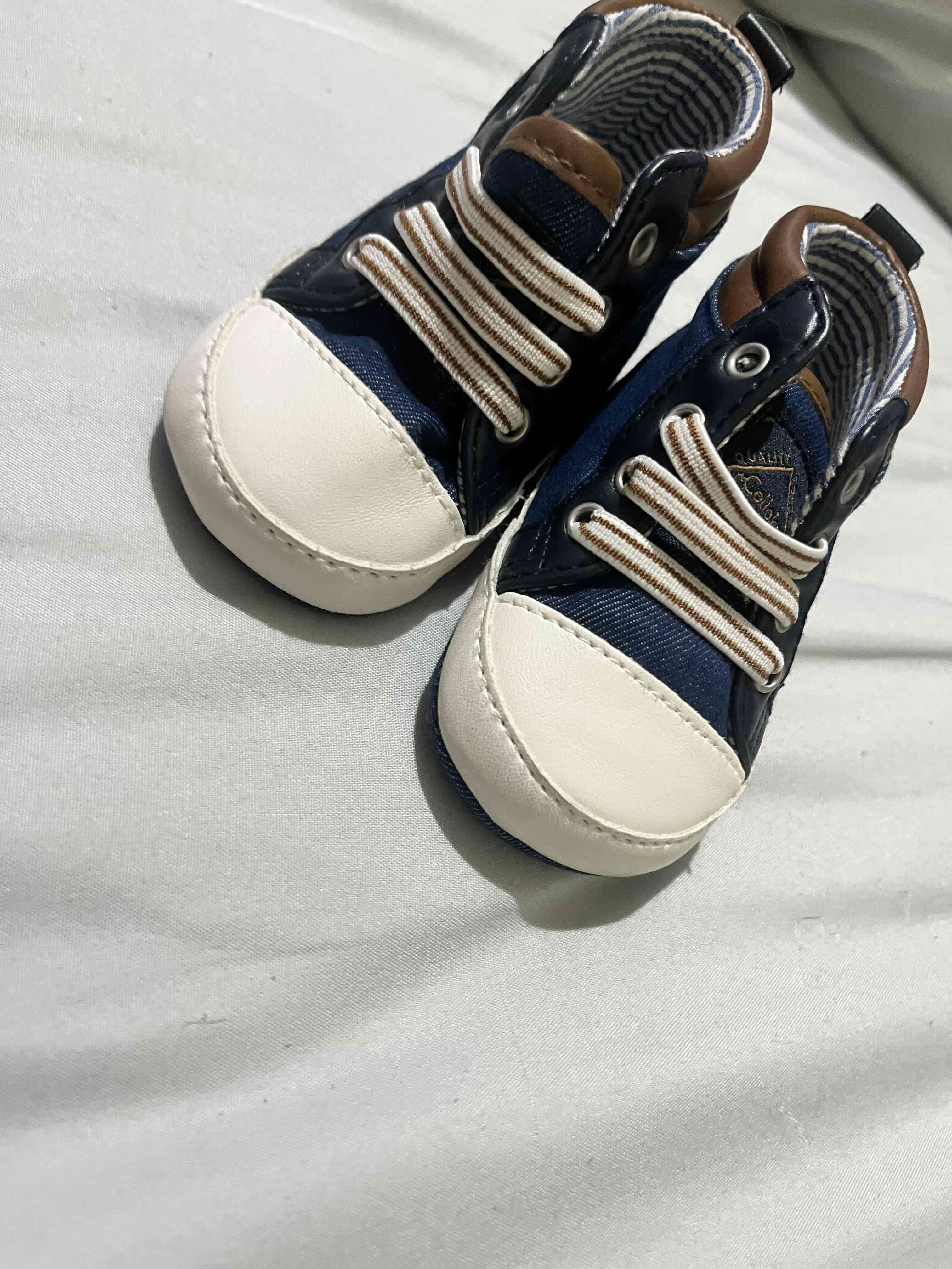 Zapatillas bebé azul y blanco - miniatura 2