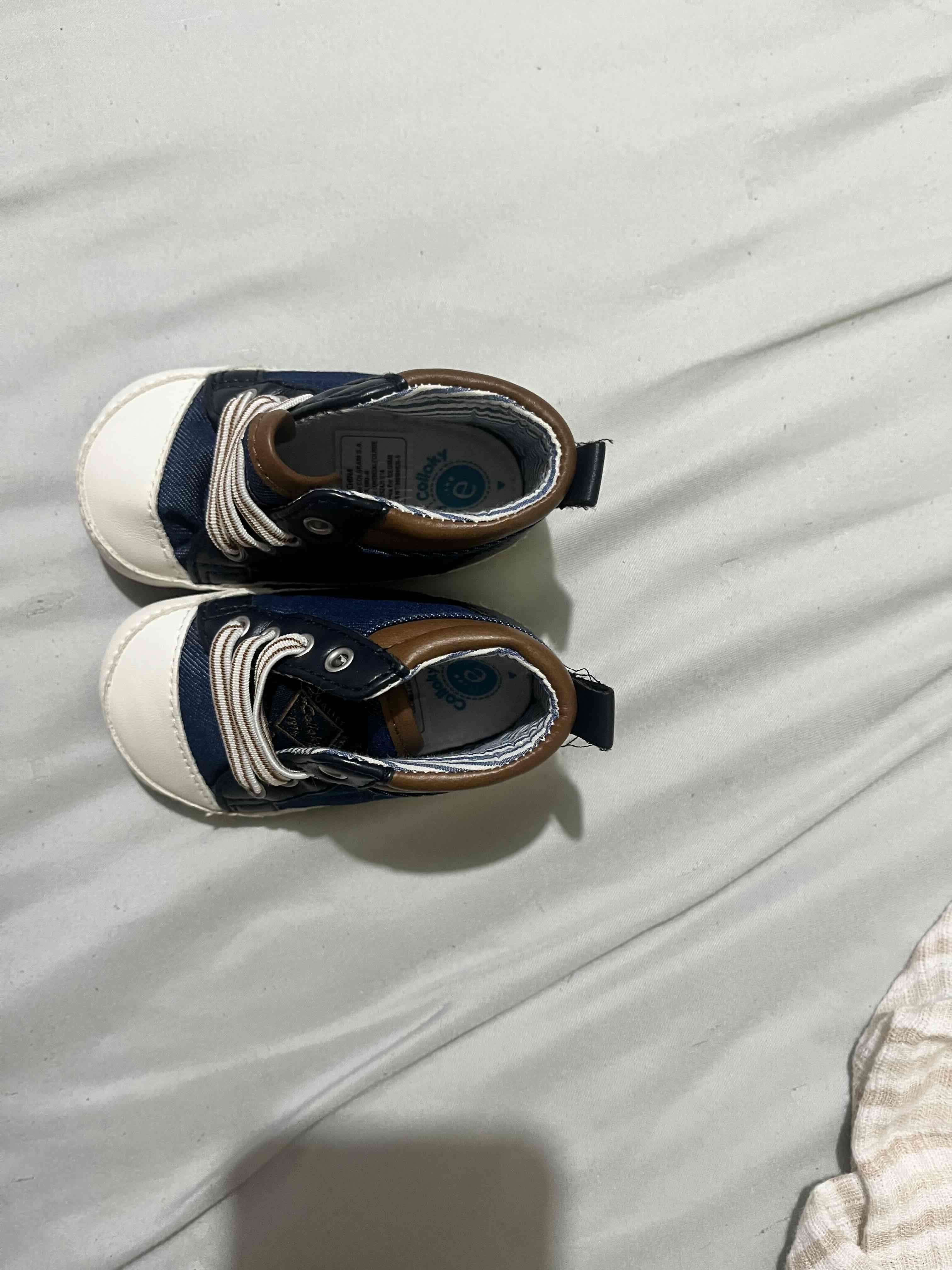 Zapatillas bebé azul y blanco - miniatura 3