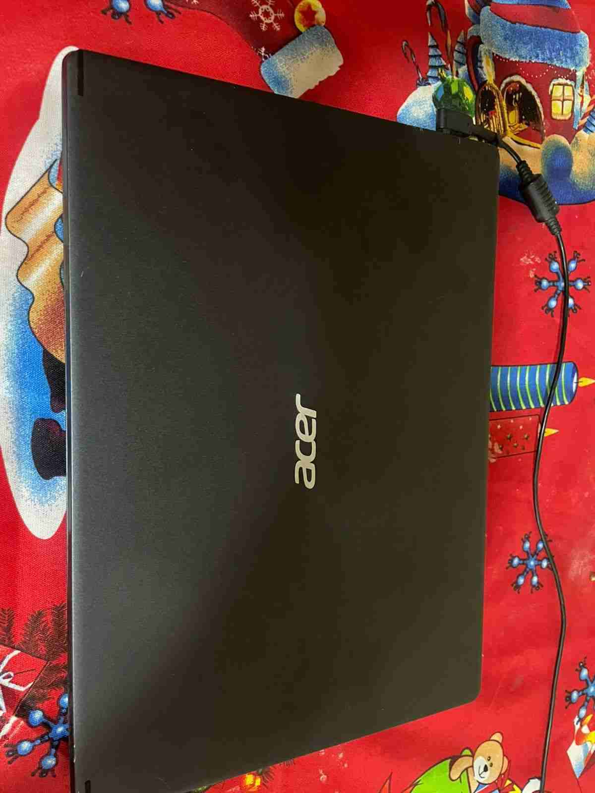 Laptop Acer con cargador - miniatura 3