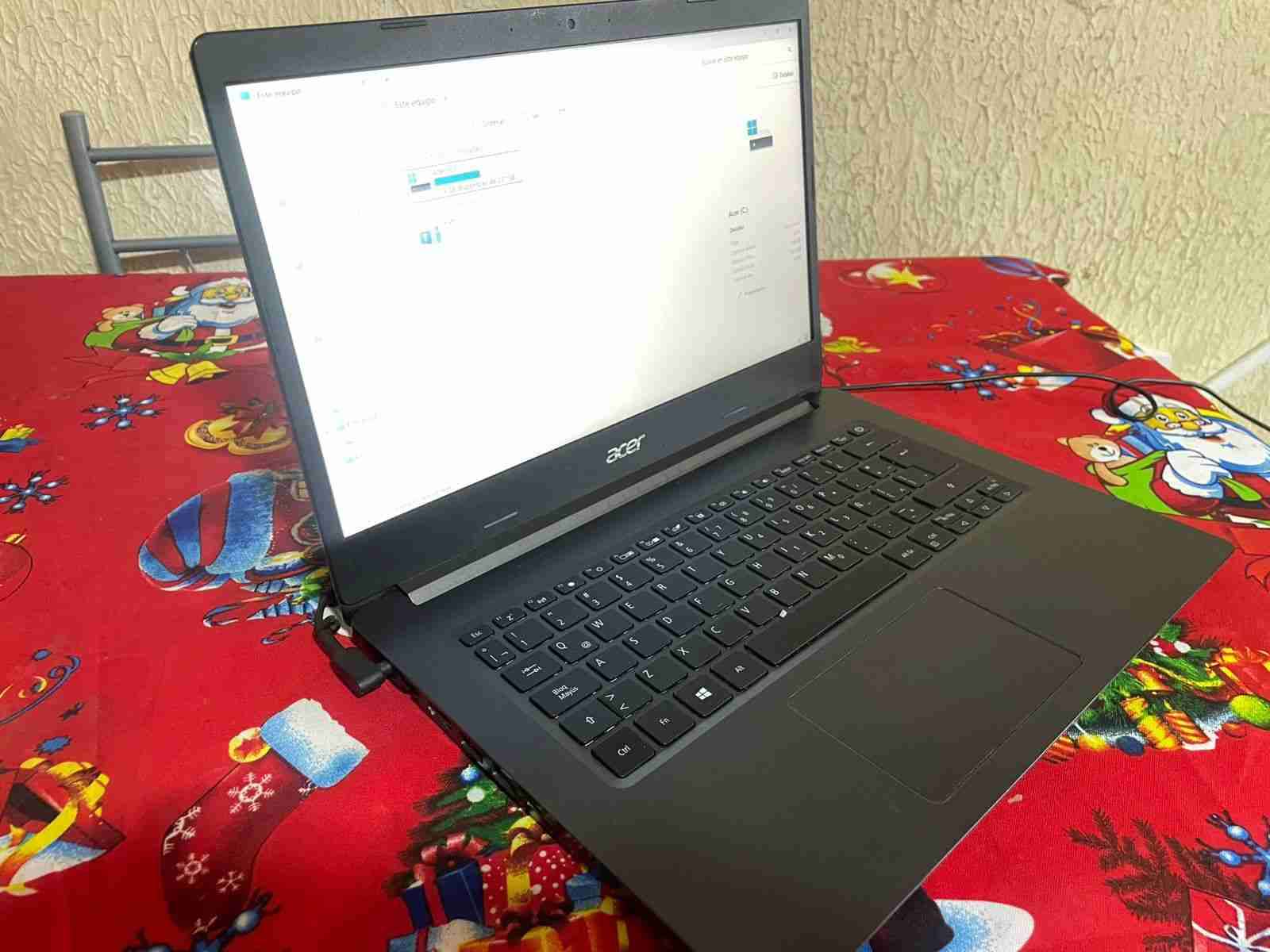 Laptop Acer con cargador - miniatura 6