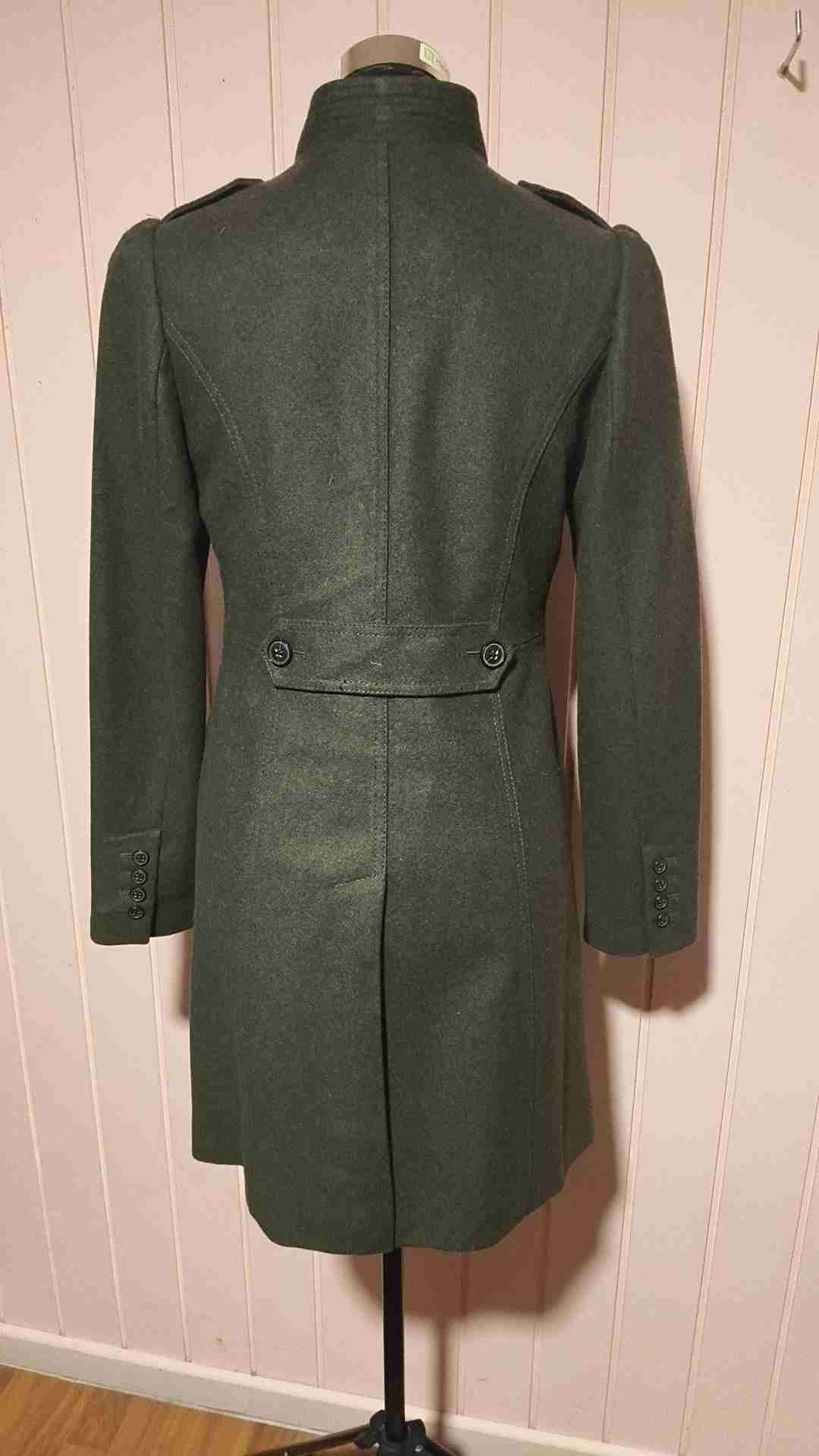 Abrigo estilo militar verde mujer - miniatura 3