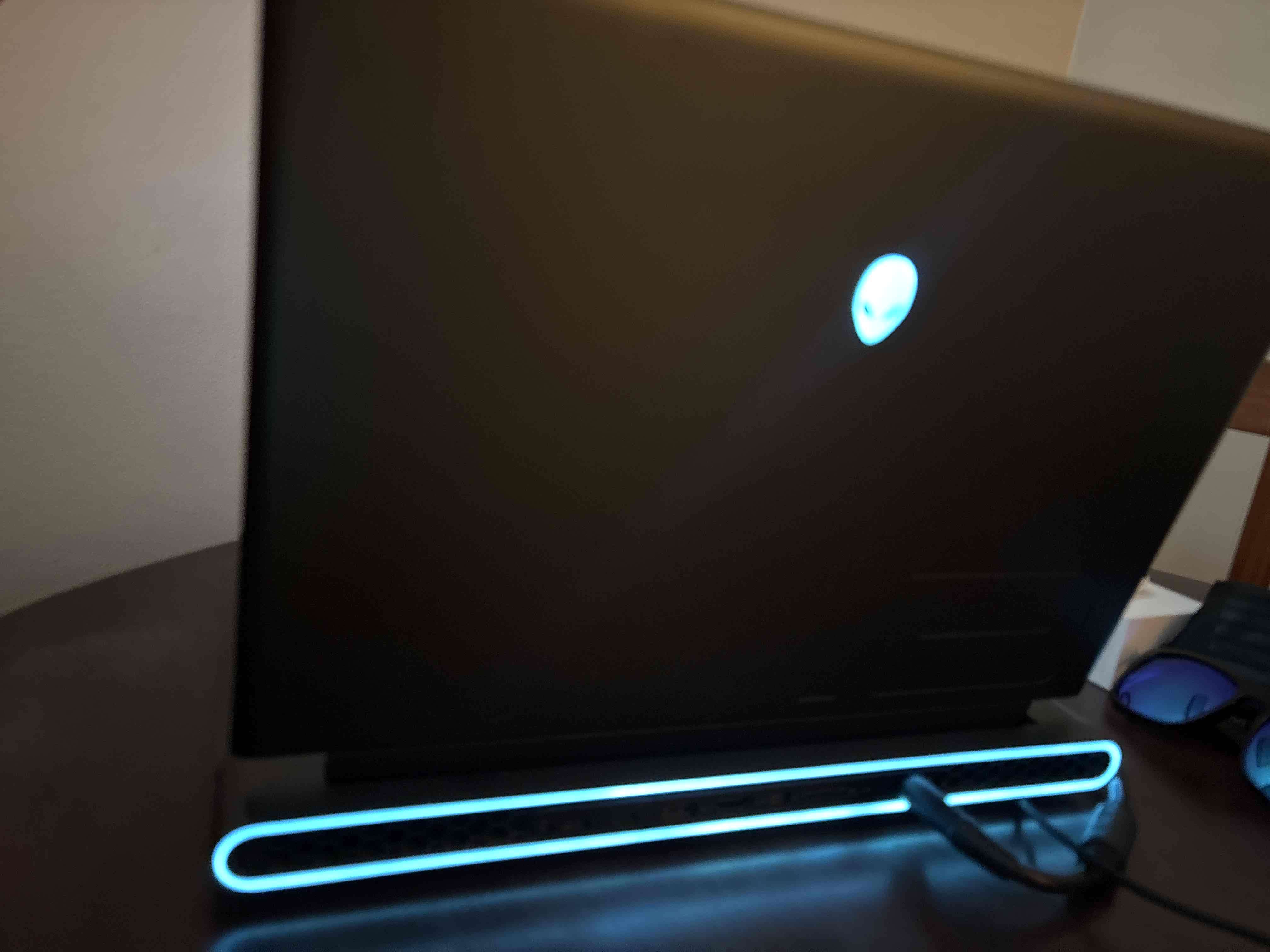 Laptop Alienware gaming 15 pouces - miniatura 2