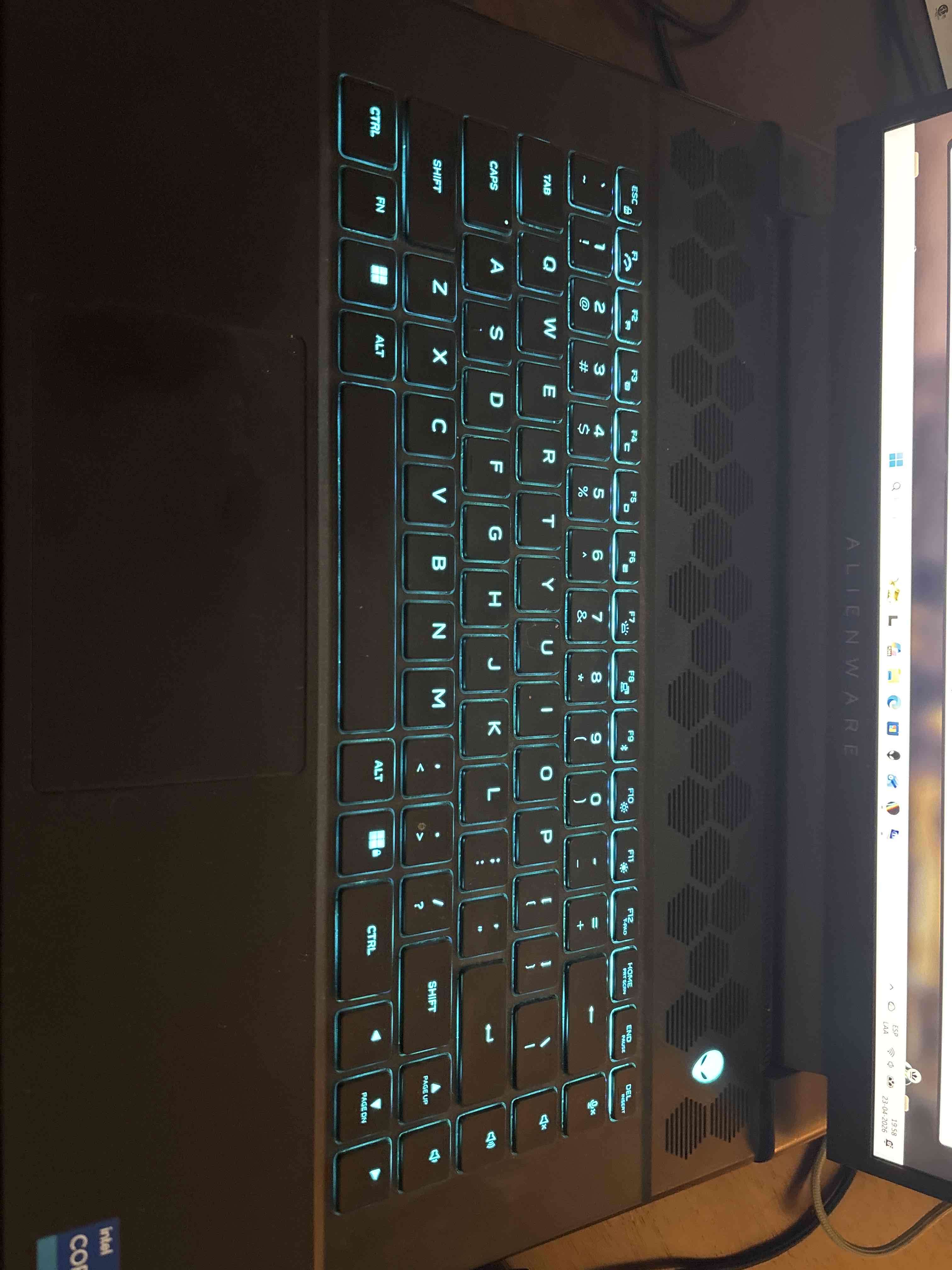 Laptop Alienware gaming 15 pouces - miniatura 4