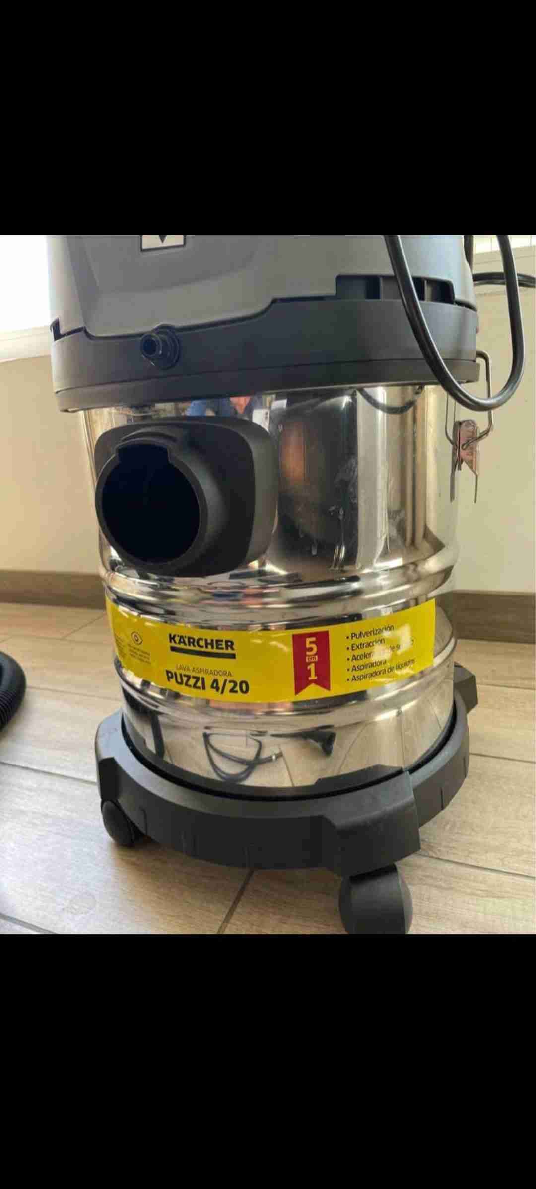 Aspiradora industrial con accesorios - miniatura 2