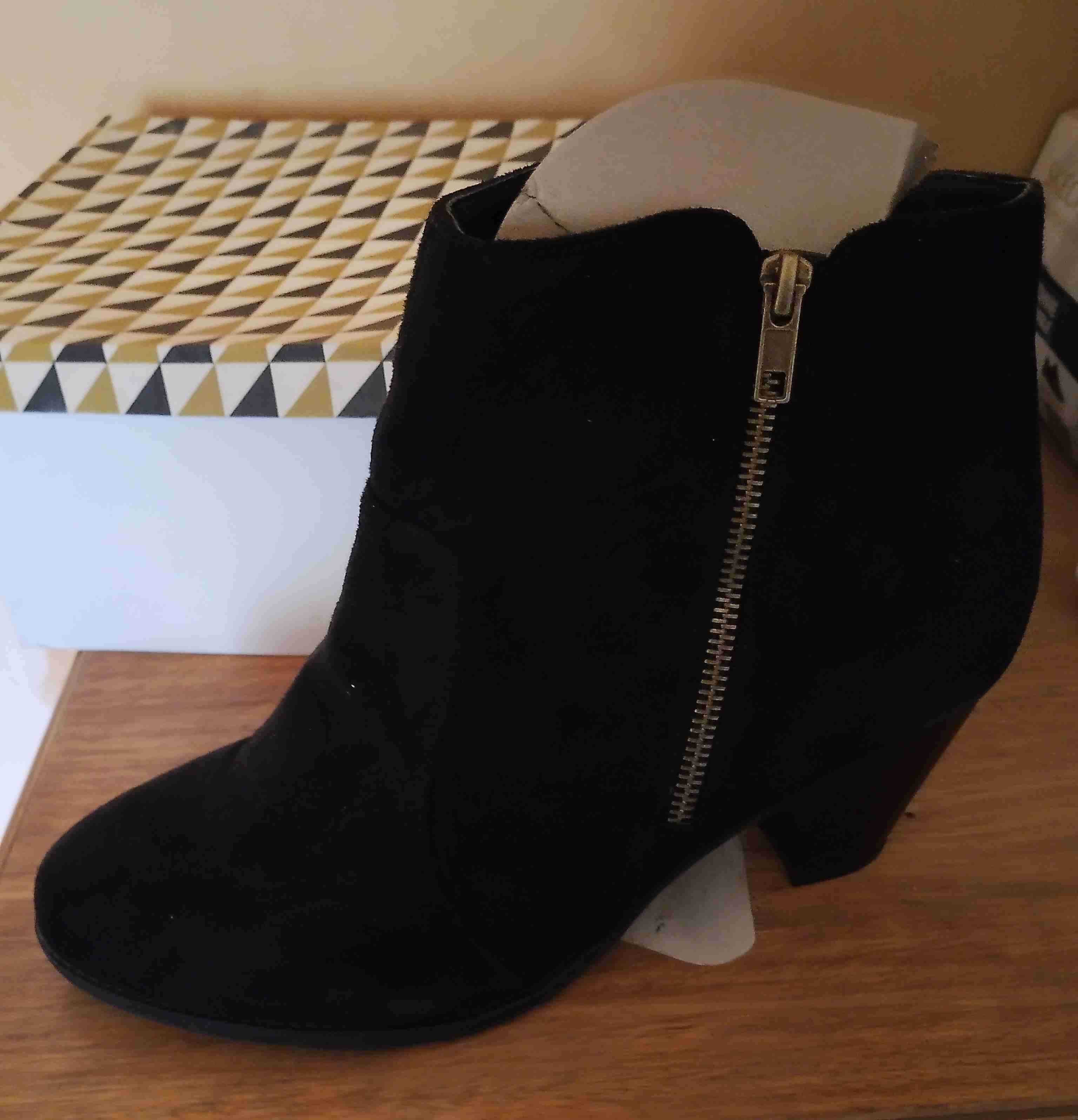 Botas negras con cierre lateral - miniatura 4