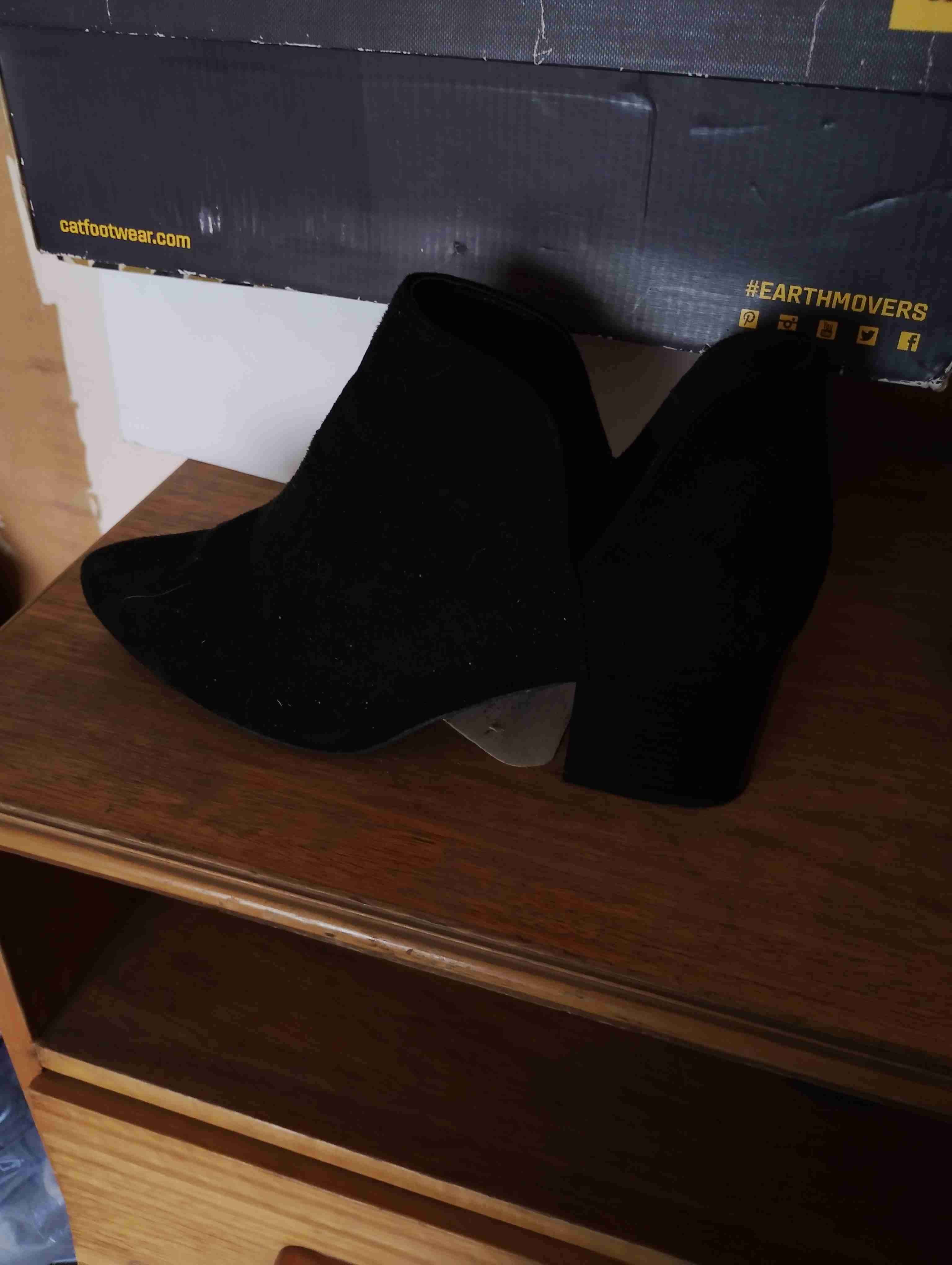 Botas negras con cierre lateral - miniatura 6