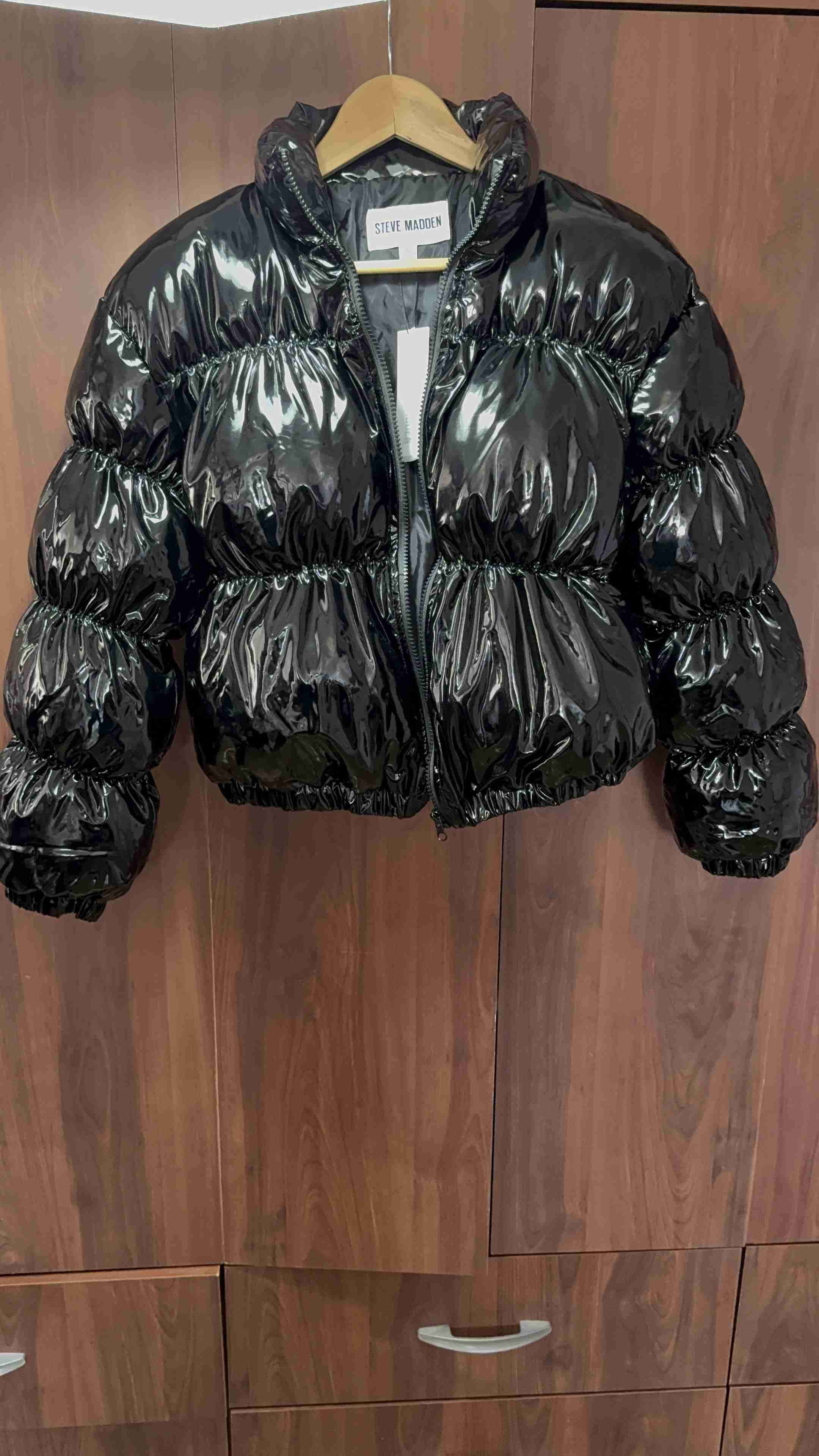 Chaqueta inflable negra brillante - miniatura 2