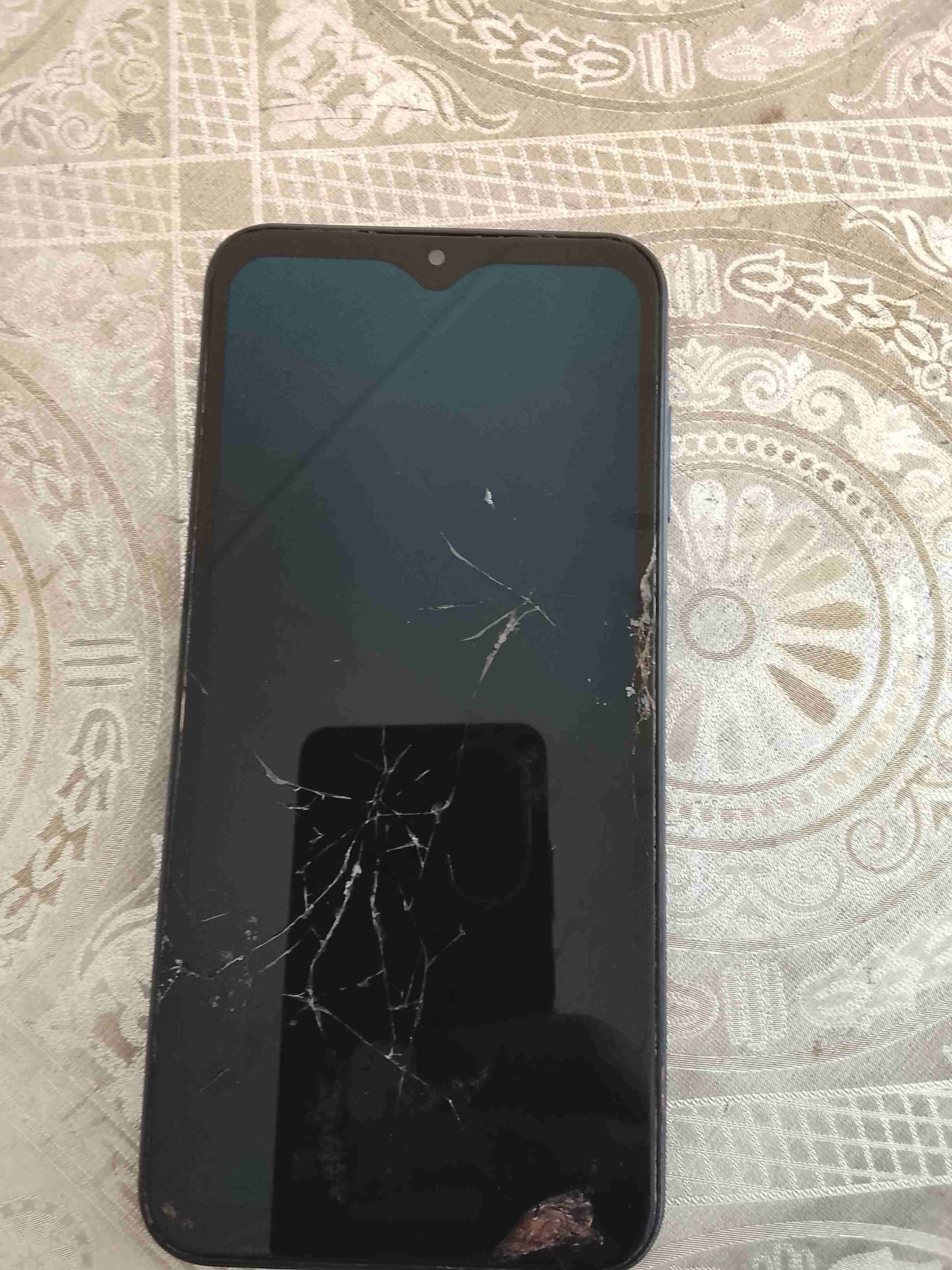 Celular con pantalla rota - miniatura 1