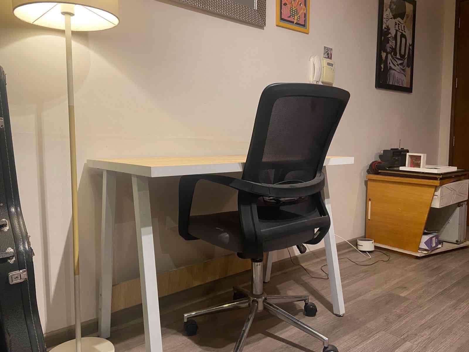 Escritorio de madera con silla - miniatura 5