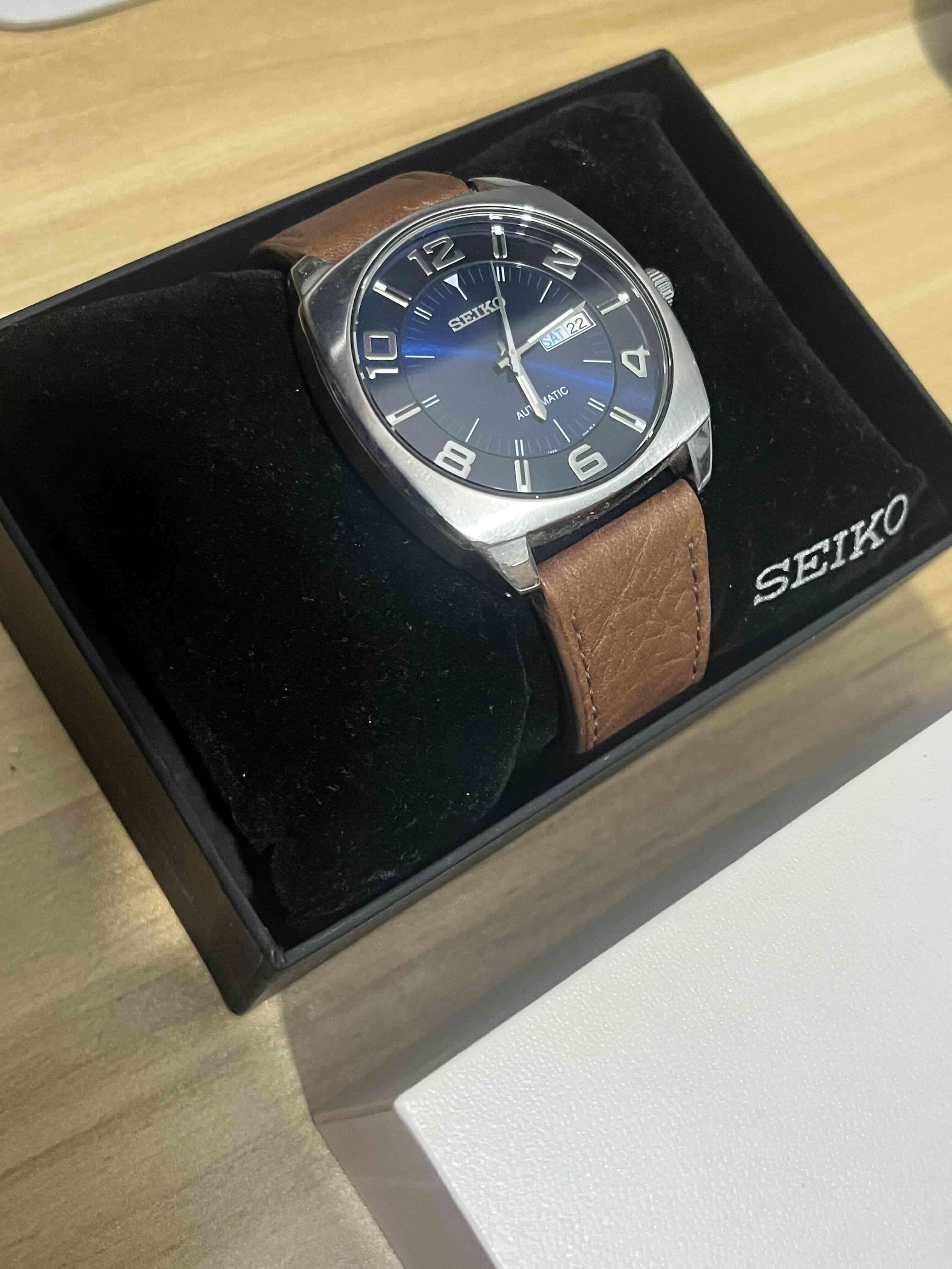Reloj Seiko automático con correa de cuero - miniatura 1