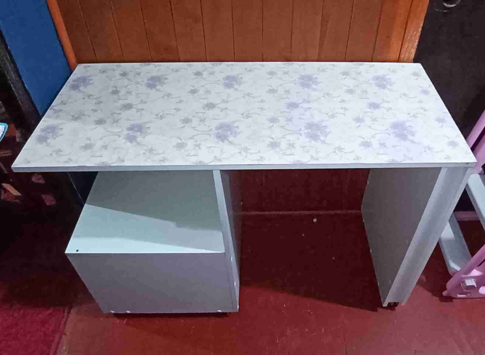 Escritorio con diseño floral - miniatura 1