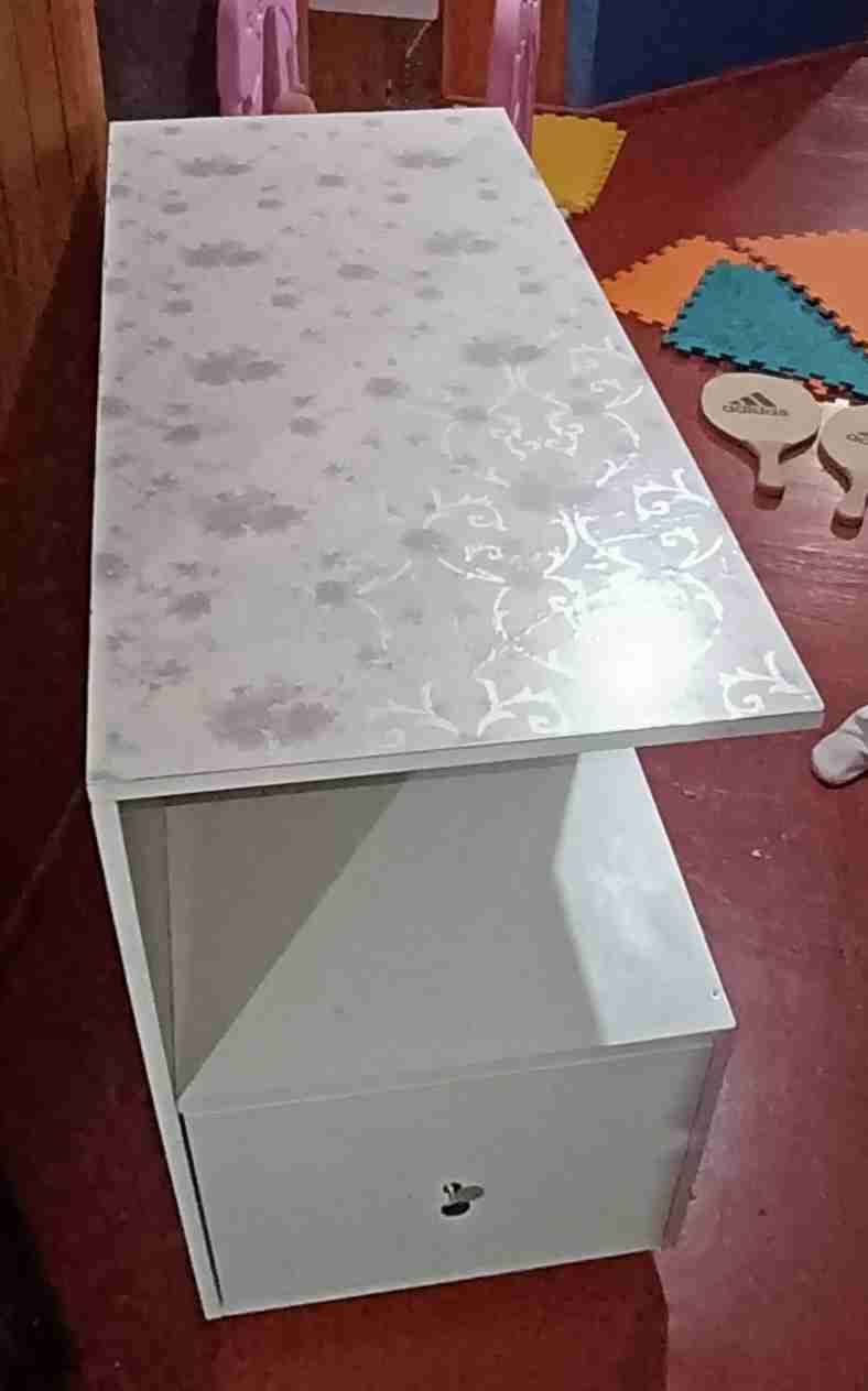 Escritorio con diseño floral - miniatura 3