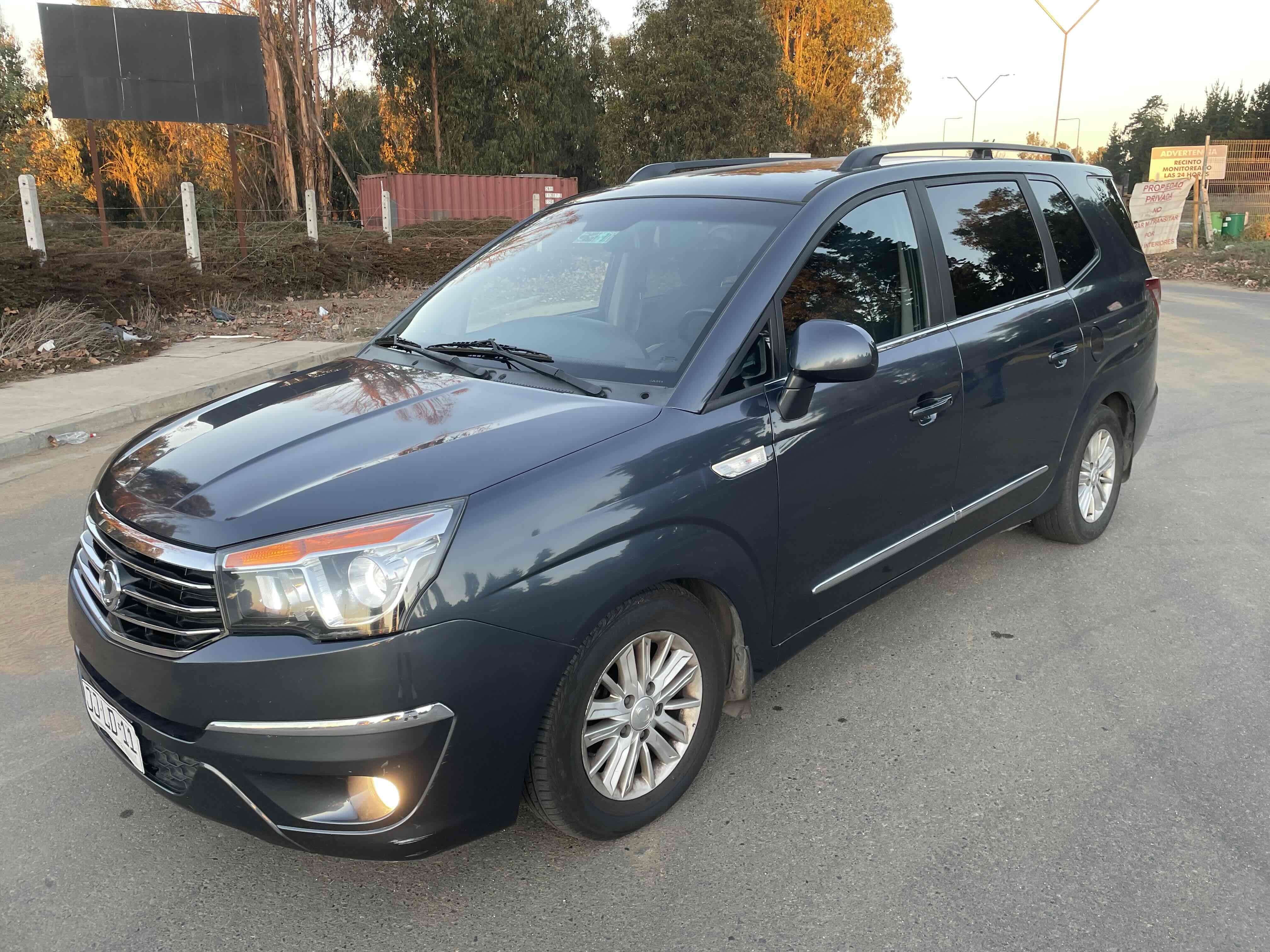 SSANGYONG STAVIC 2.2 AUT TURBO DIÉSEL - miniatura 1