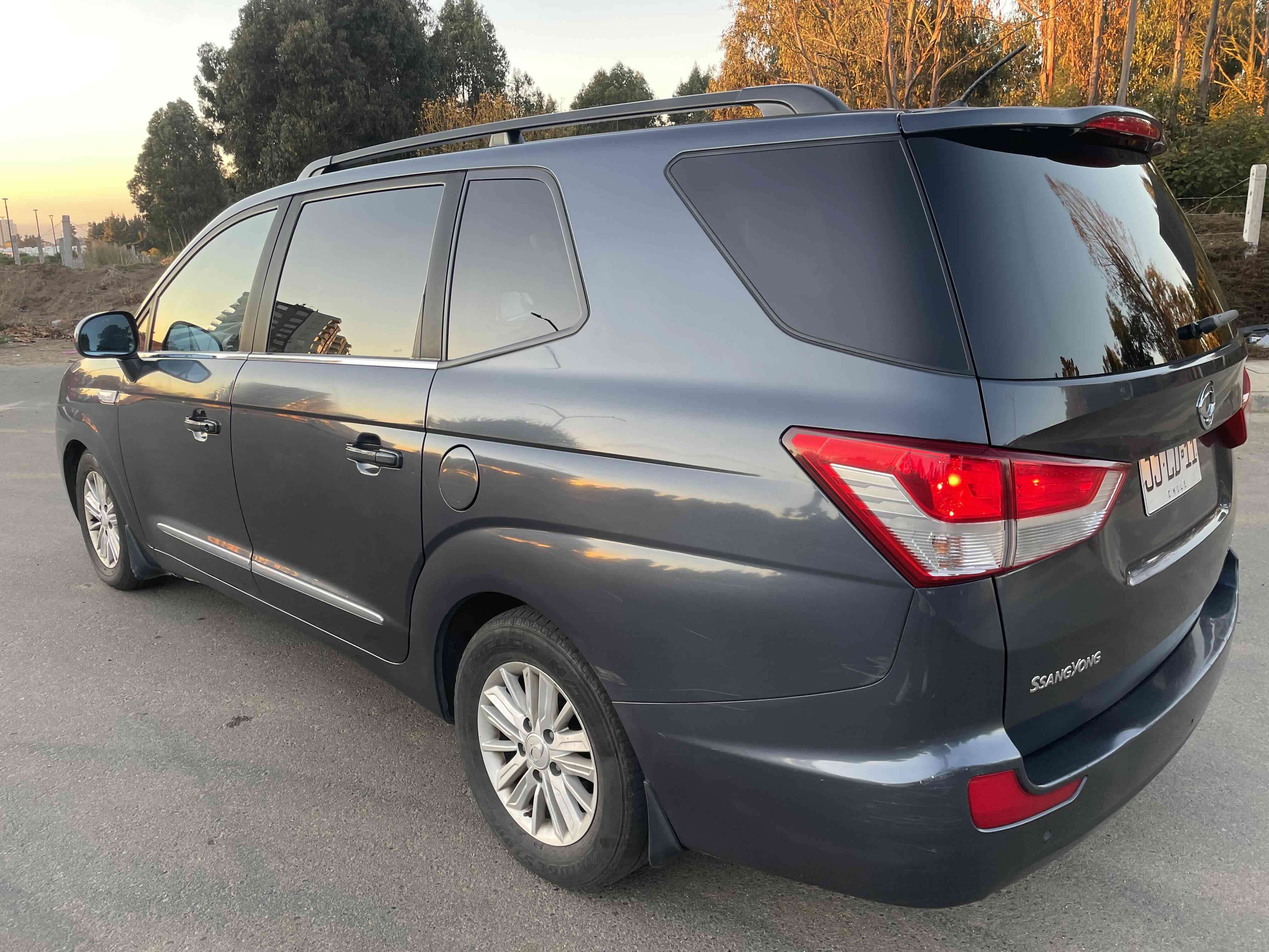 SSANGYONG STAVIC 2.2 AUT TURBO DIÉSEL - miniatura 2