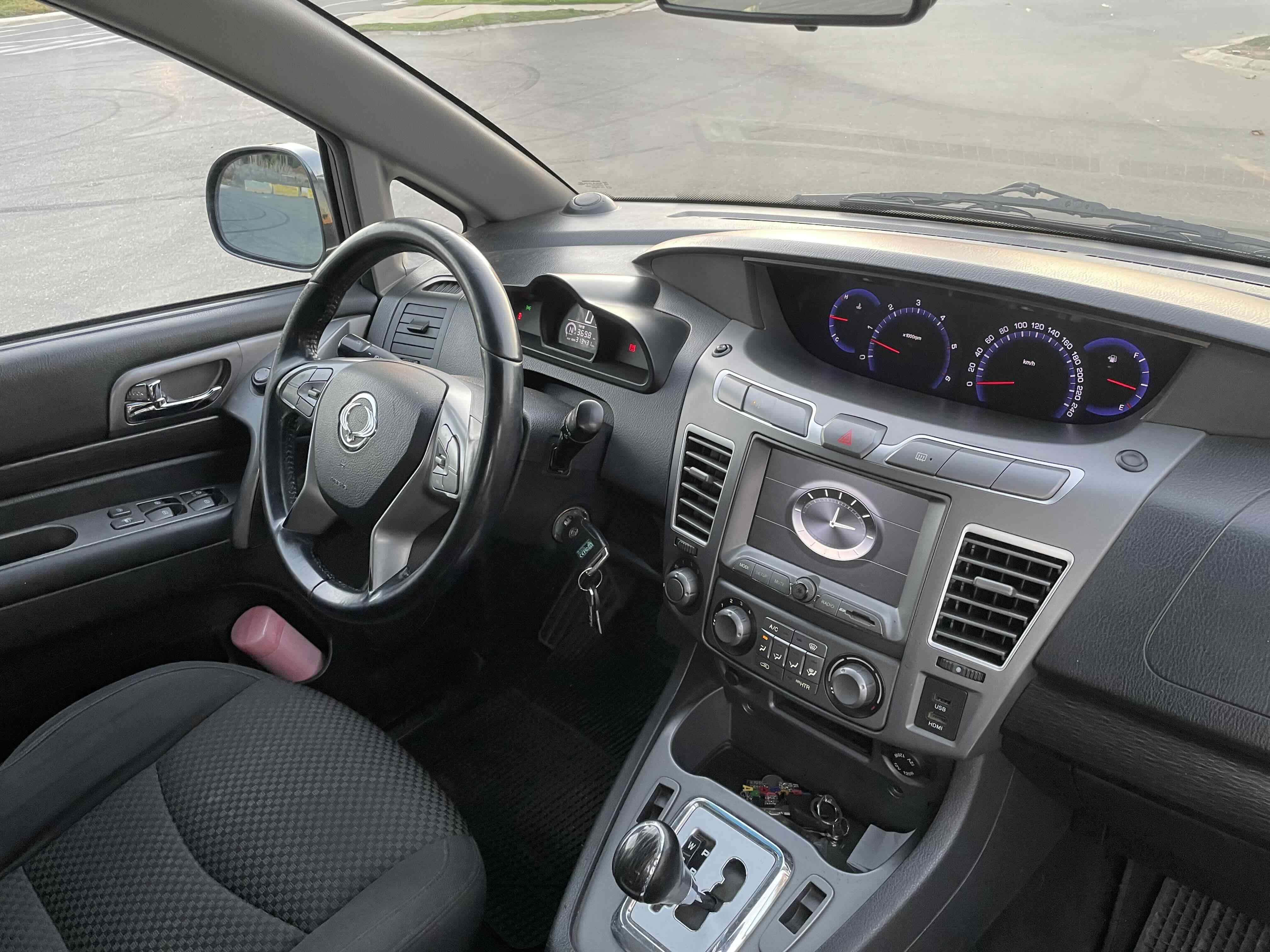 SSANGYONG STAVIC 2.2 AUT TURBO DIÉSEL - miniatura 4