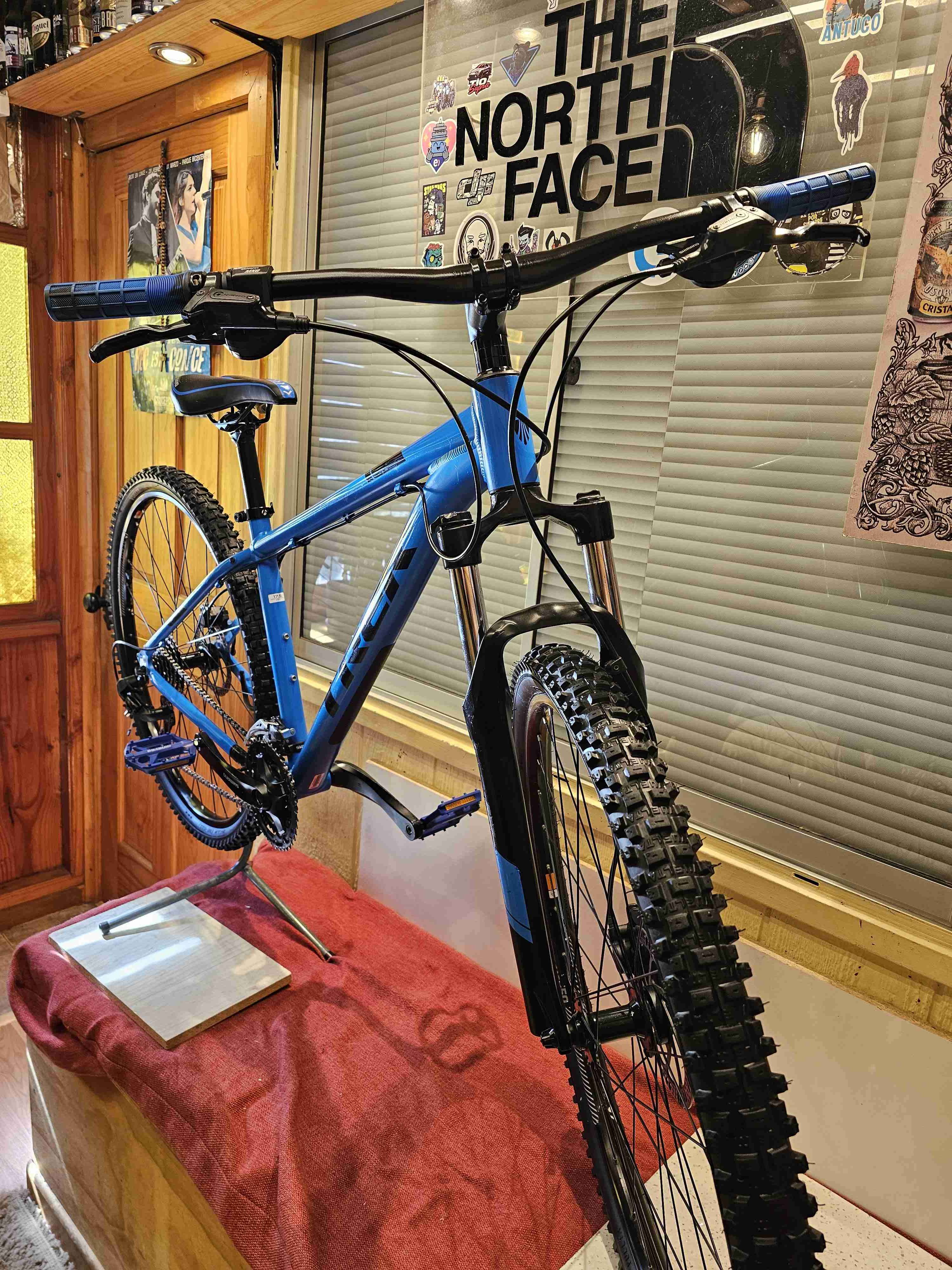 Bicicleta de montaña Trek azul - miniatura 1