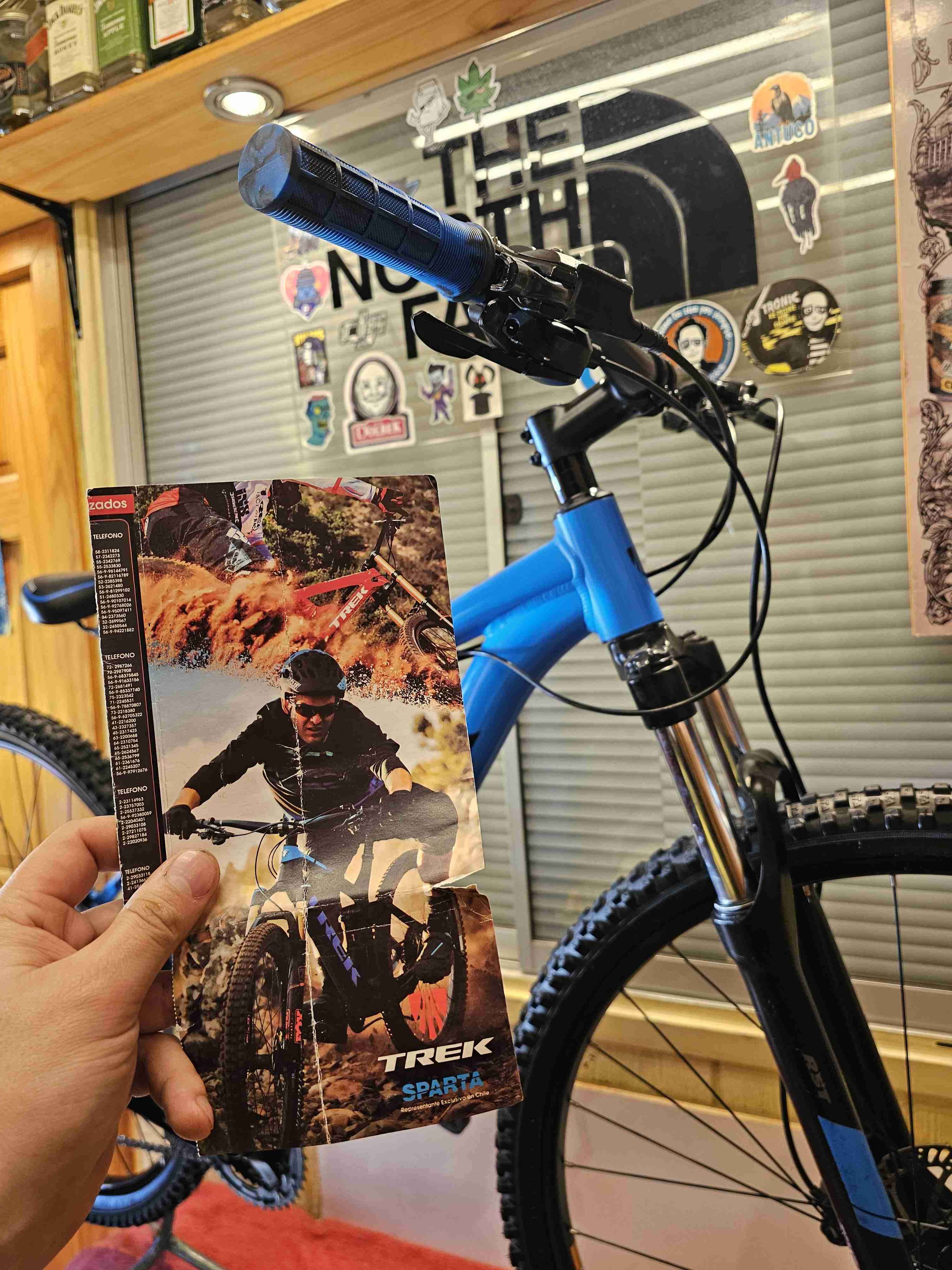 Bicicleta de montaña Trek azul - miniatura 2