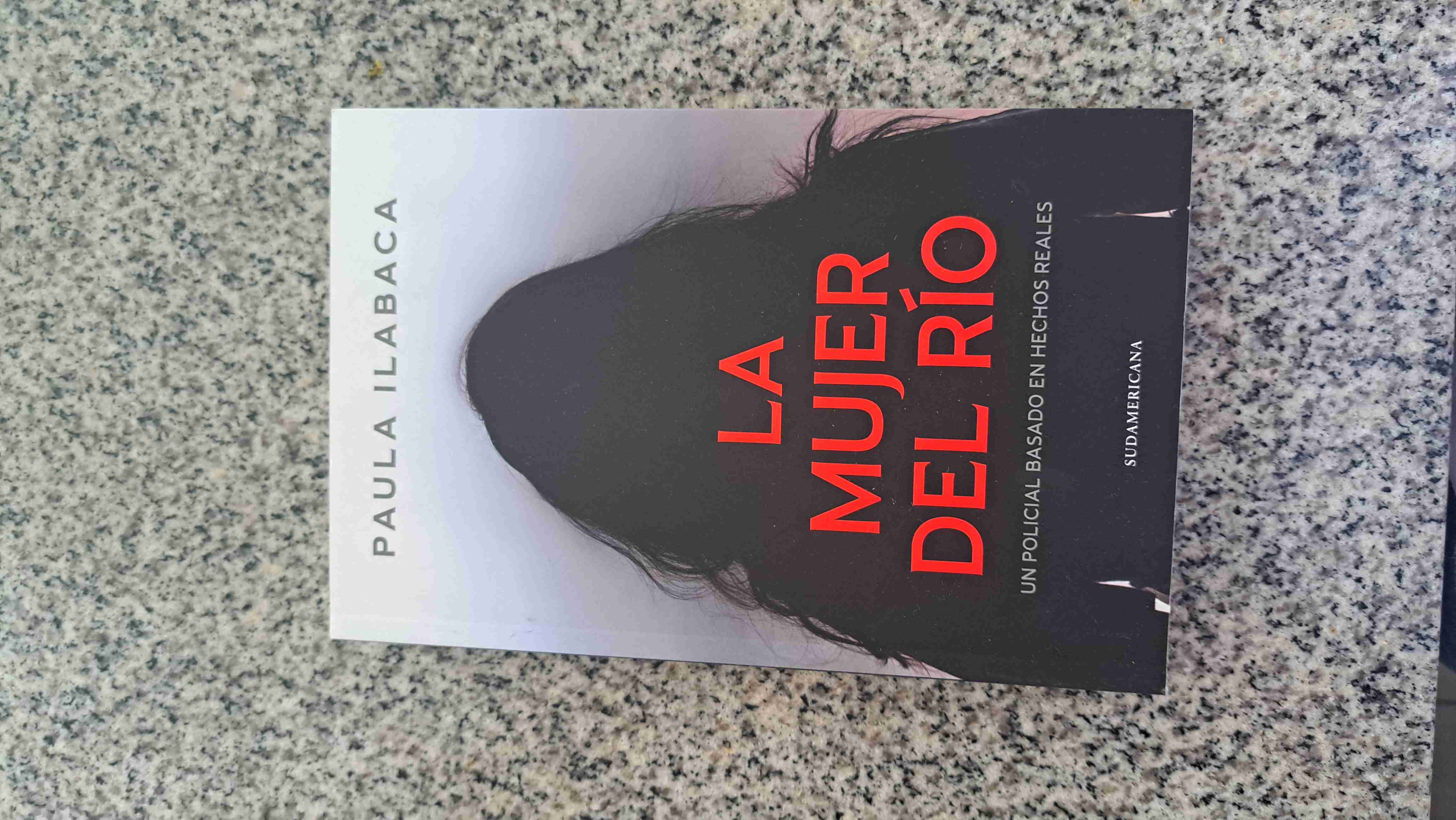 Libro 'La Mujer del Río' de Paula Ilabaca