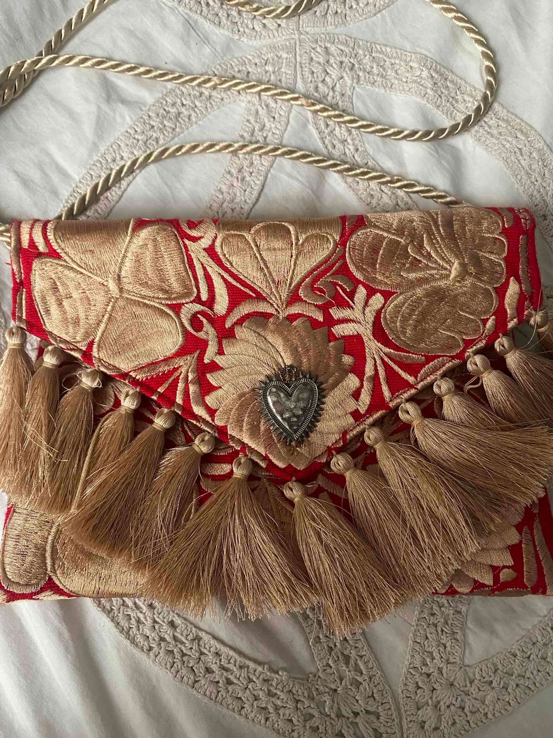 Cartera boho bordada roja - miniatura 1