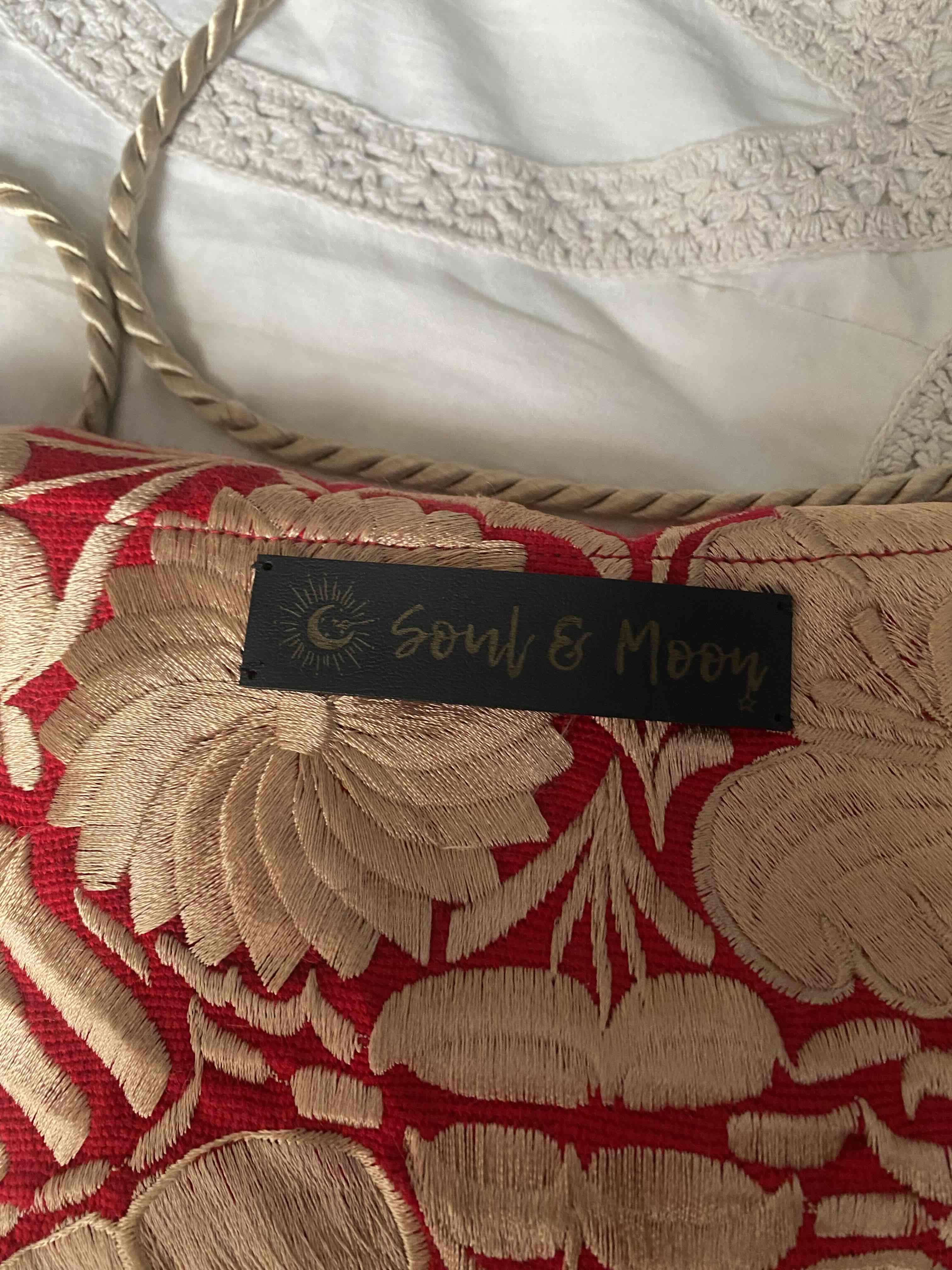 Cartera boho bordada roja - miniatura 2