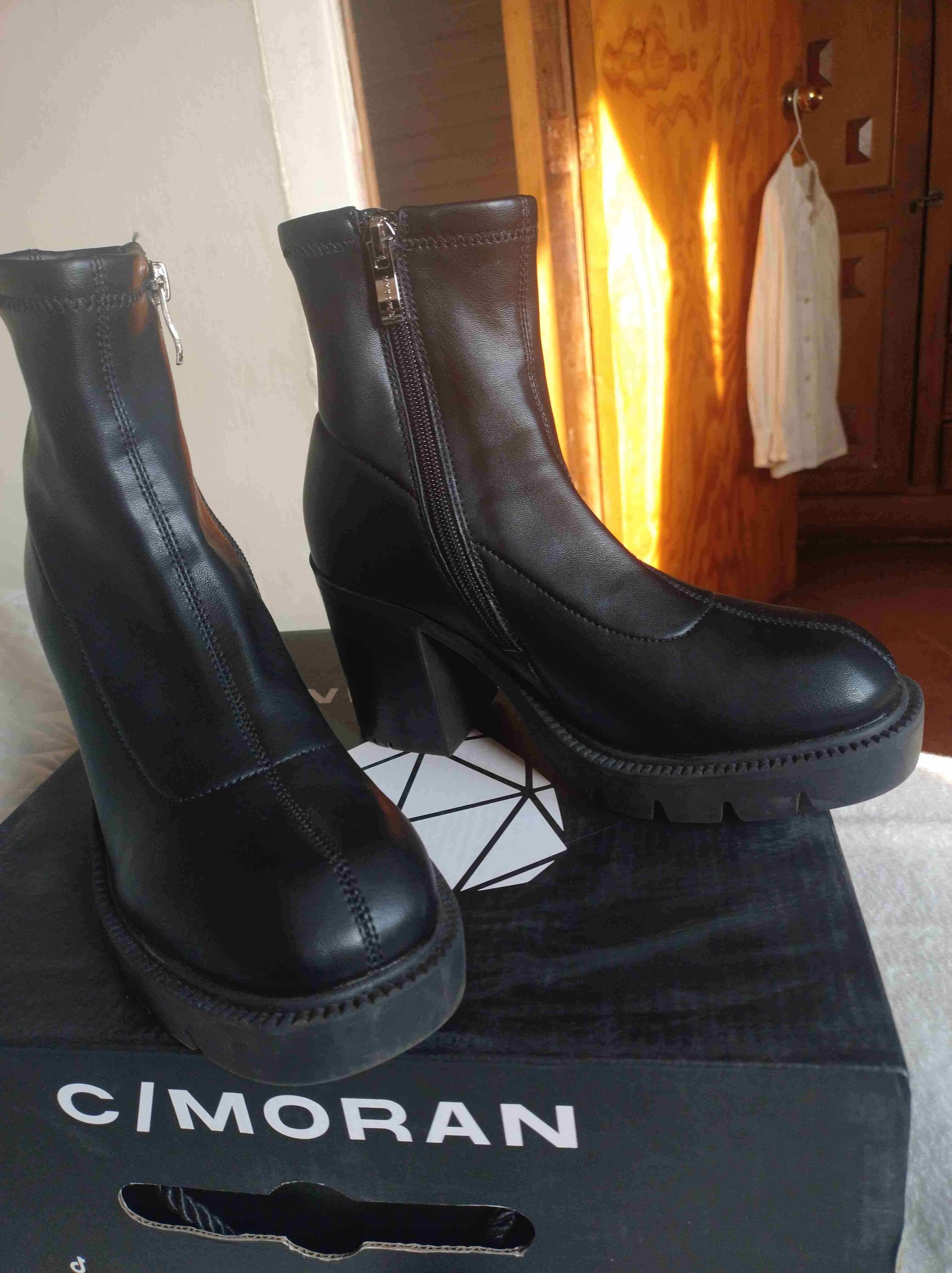 Botines negros con taco