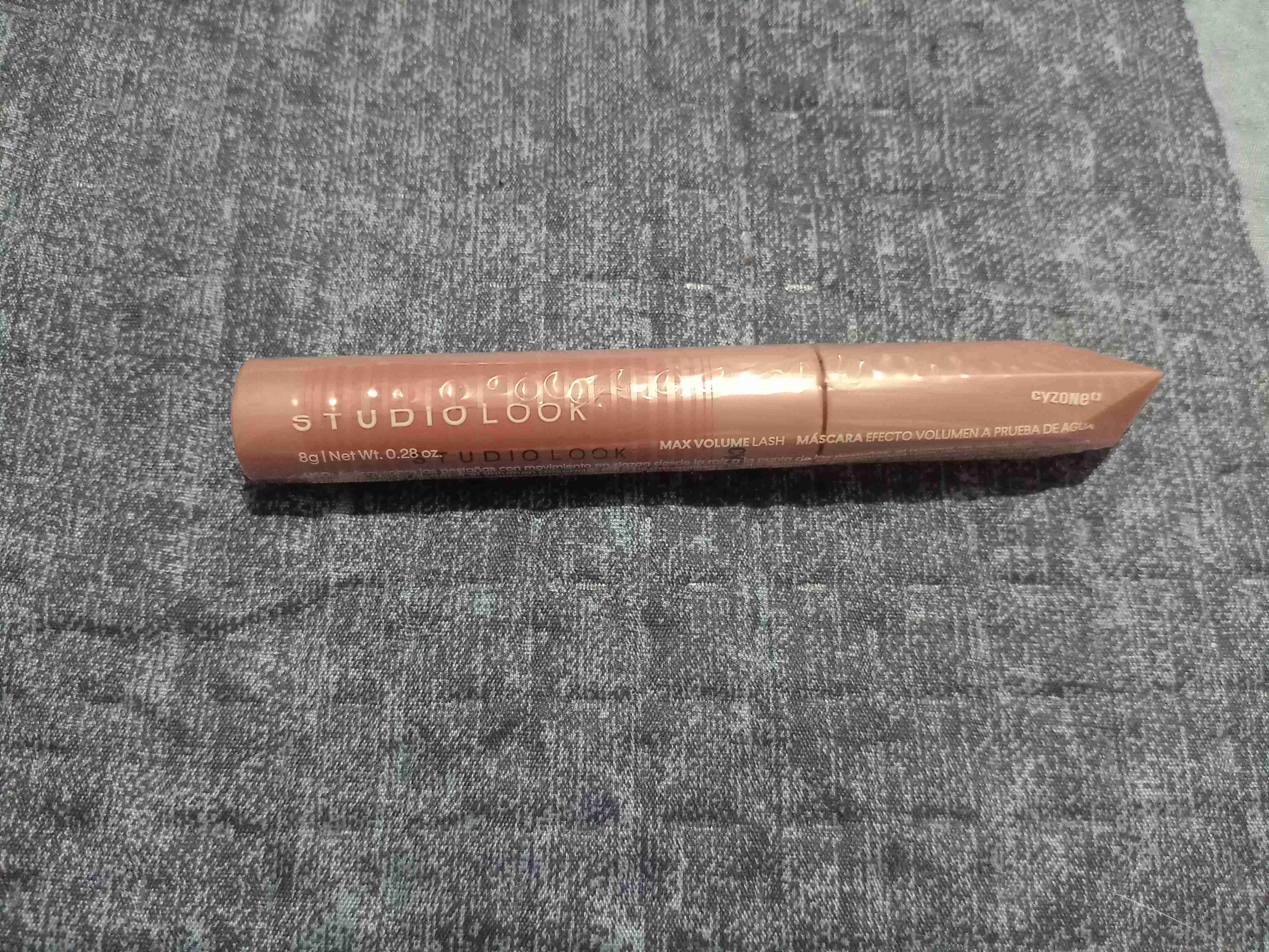 Labial líquido cyzone rojo - miniatura 3