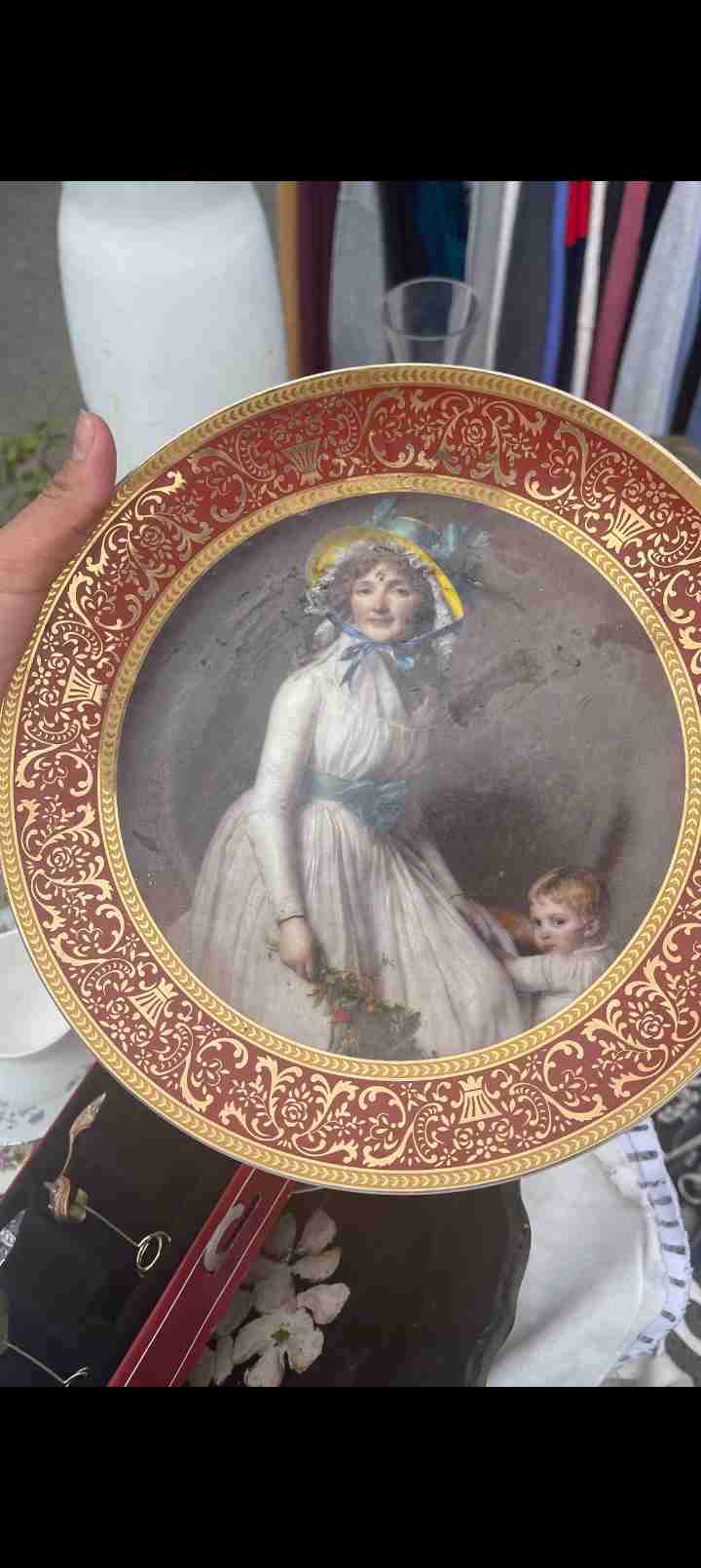 Plato decorativo con diseño antiguo - miniatura 1