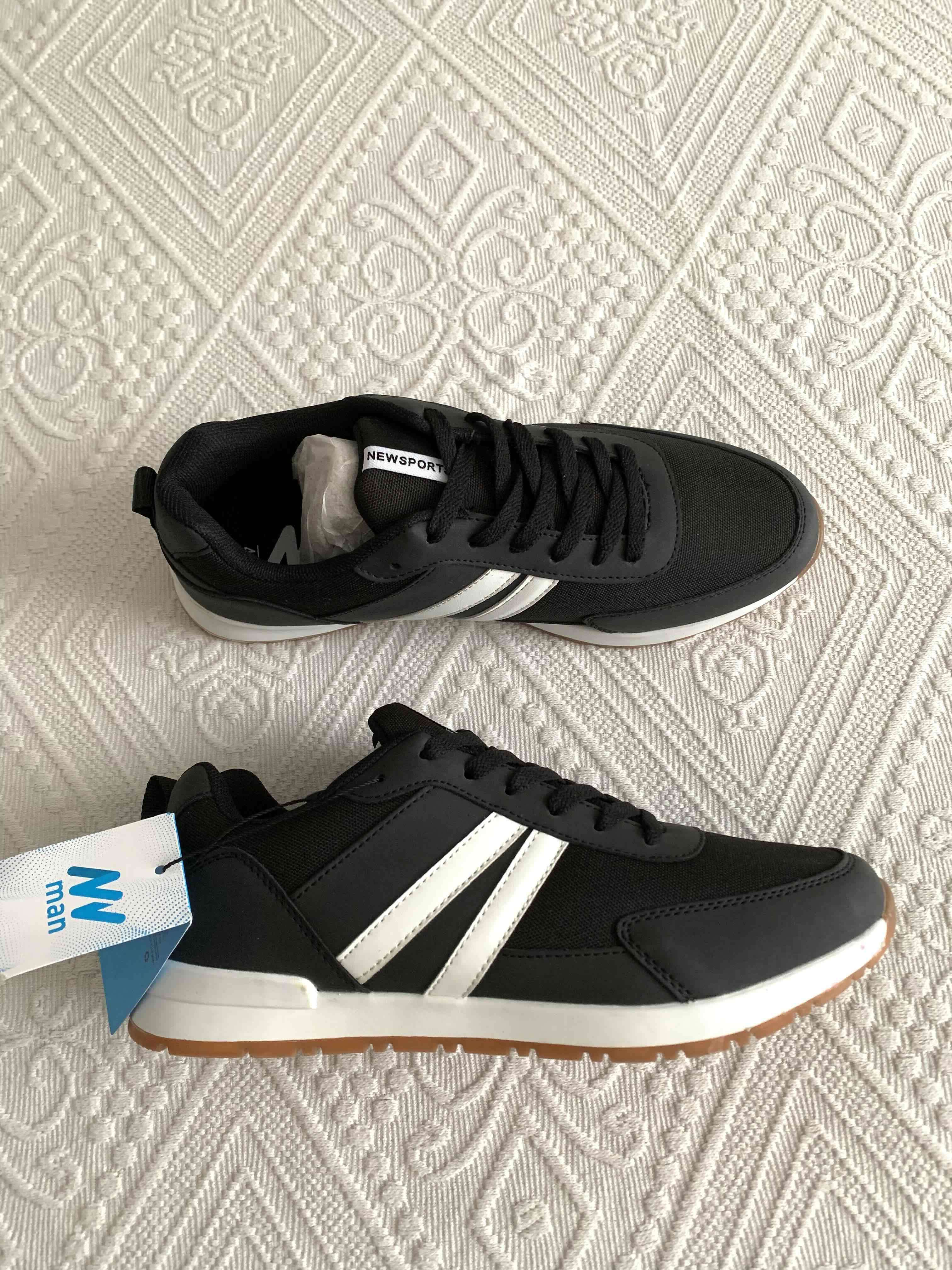 Zapatillas negras deportivas Nuevas - miniatura 1