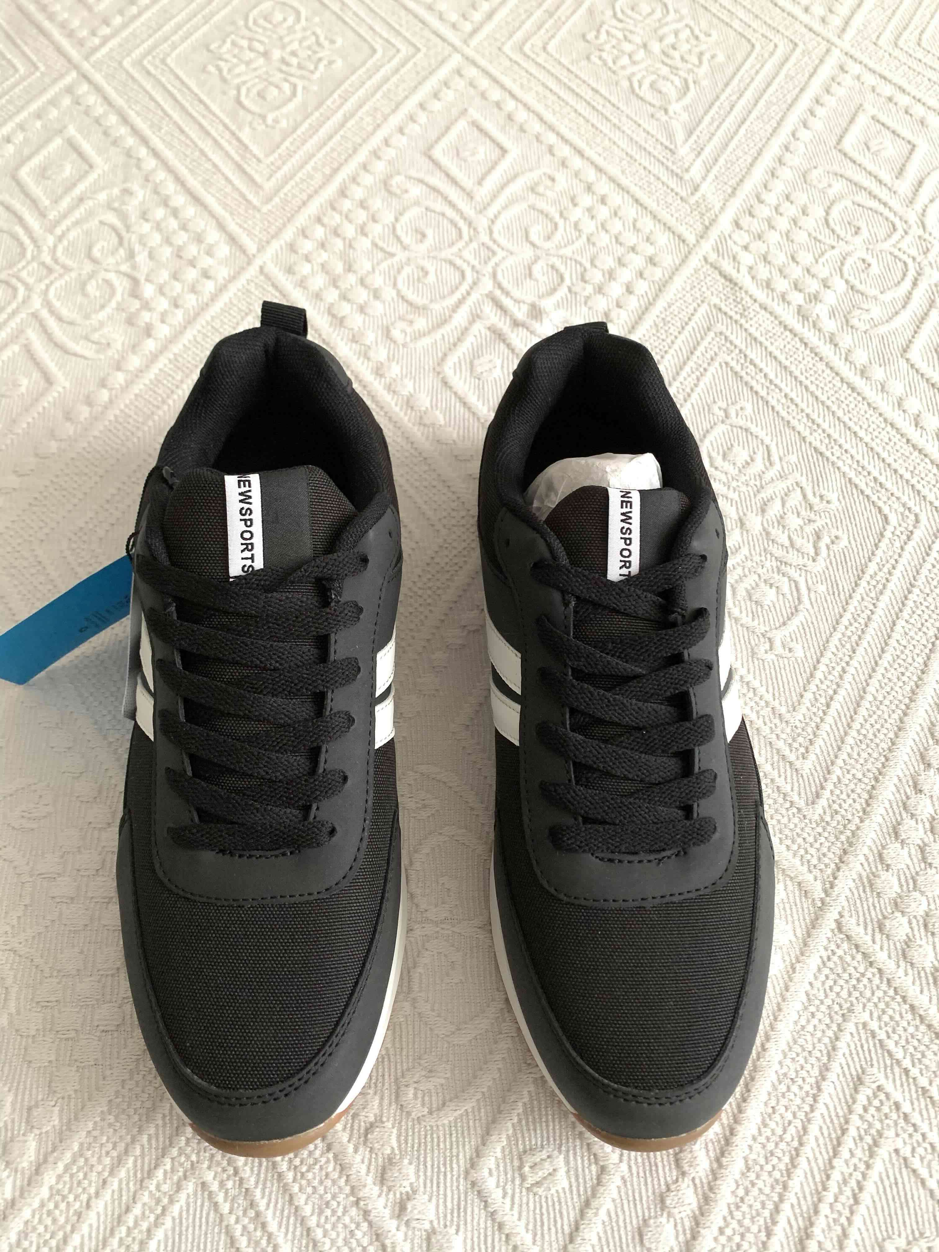 Zapatillas negras deportivas Nuevas - miniatura 2