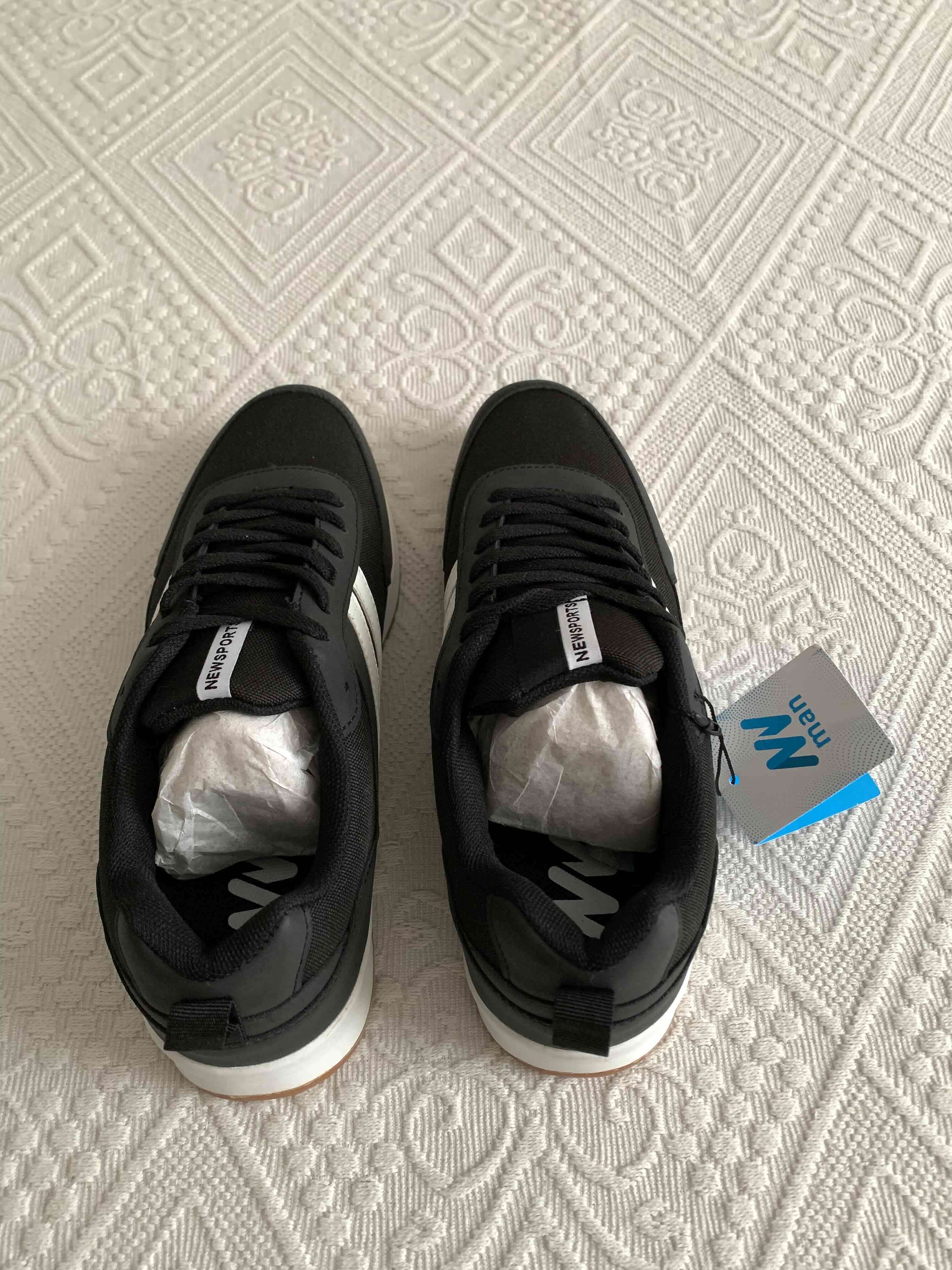 Zapatillas negras deportivas Nuevas - miniatura 3