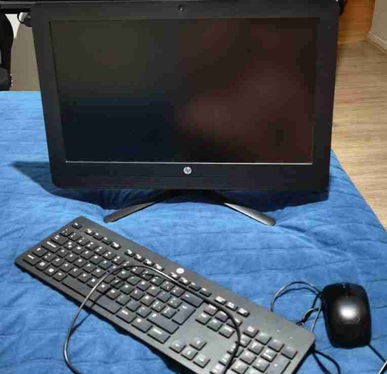 Computador de escritorio HP all in one - miniatura 1