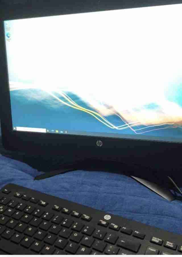 Computador de escritorio HP all in one - miniatura 2