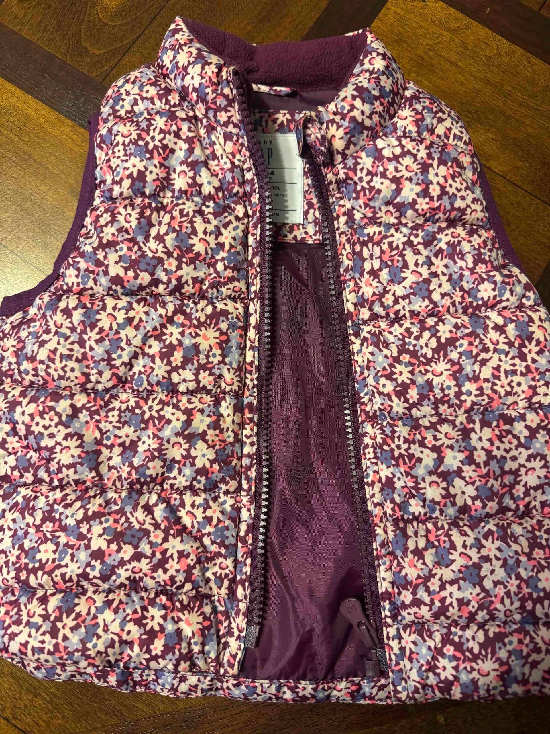 Chaleco acolchado floral GAP