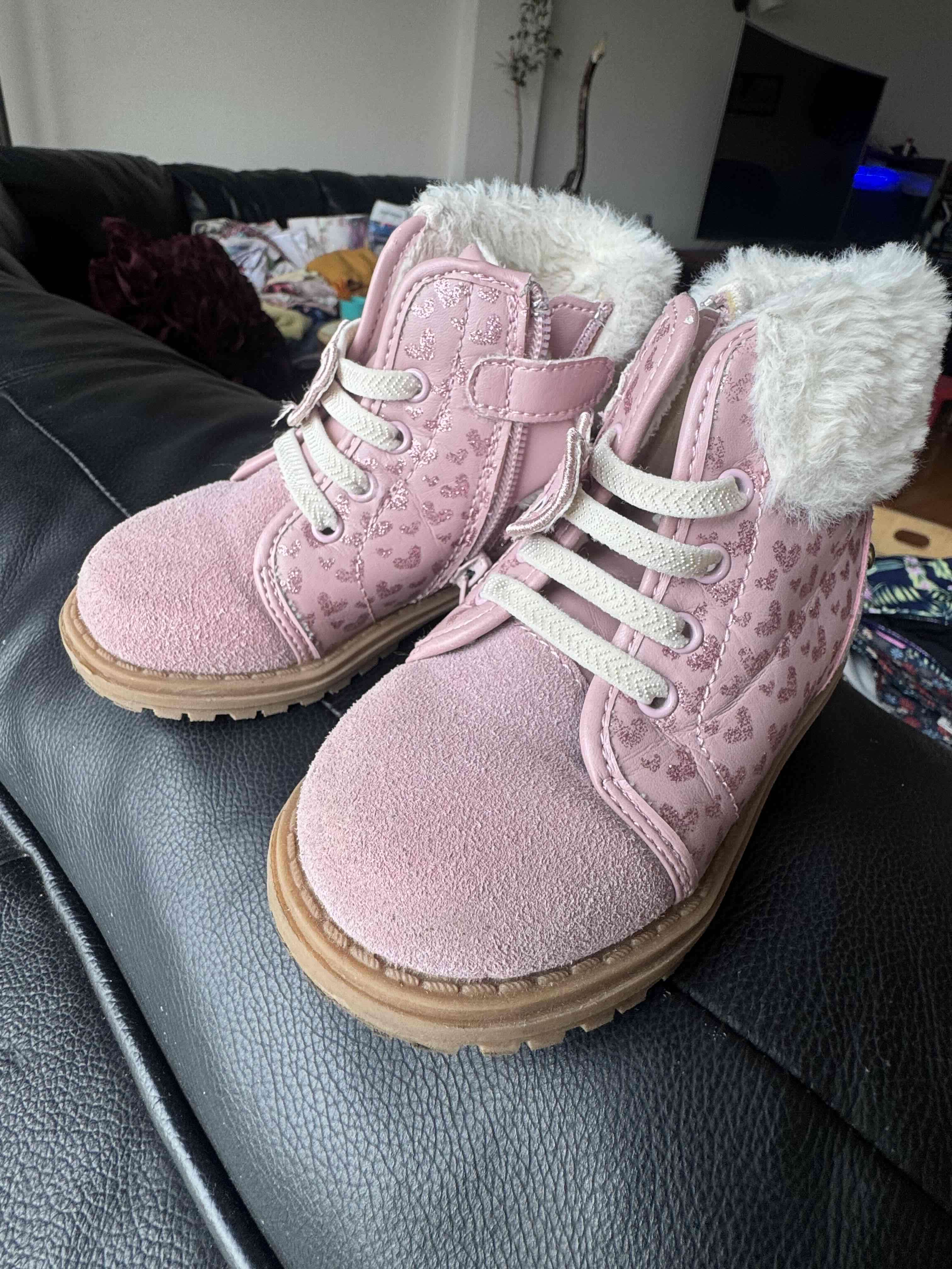 Botas rosas con peluche infantil