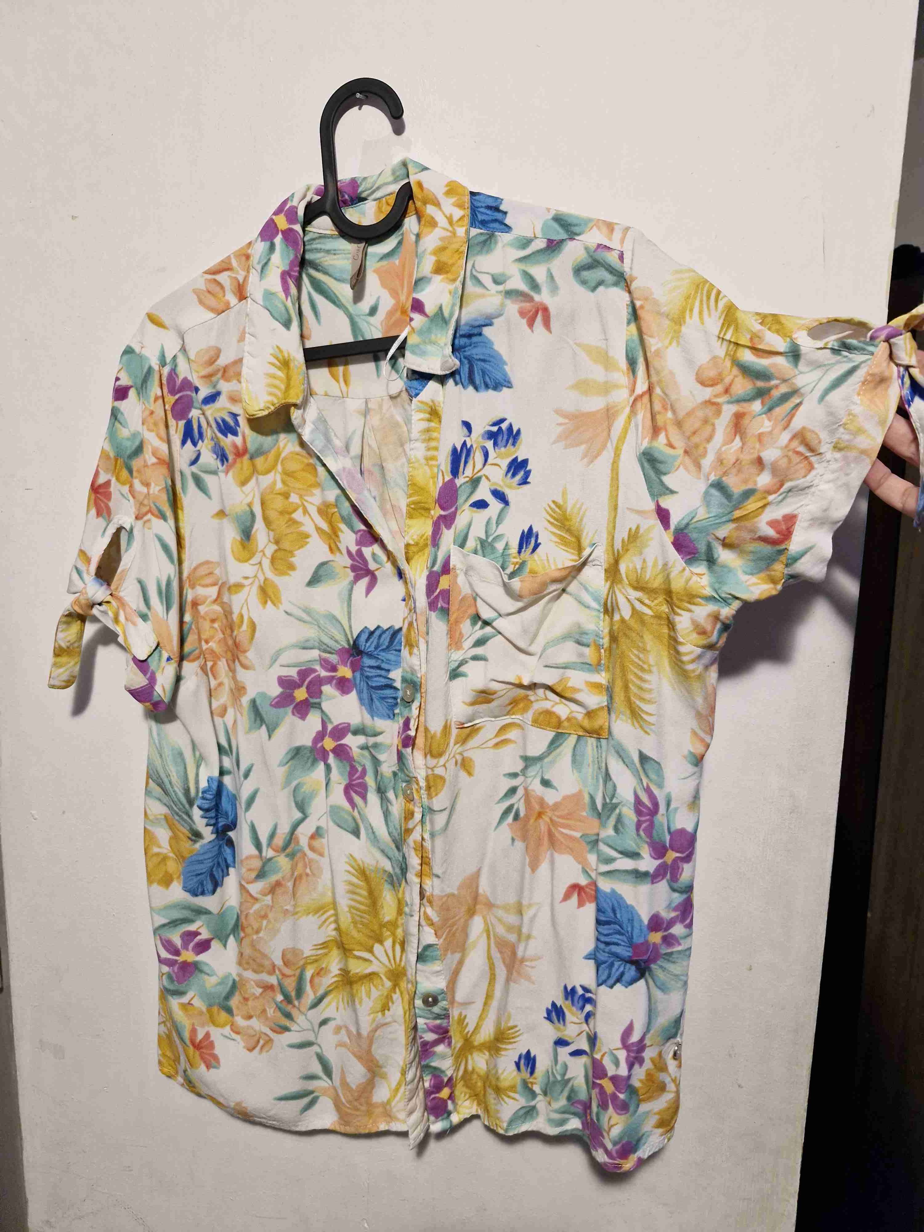 Camisa hawaiana floral colorida - miniatura 3
