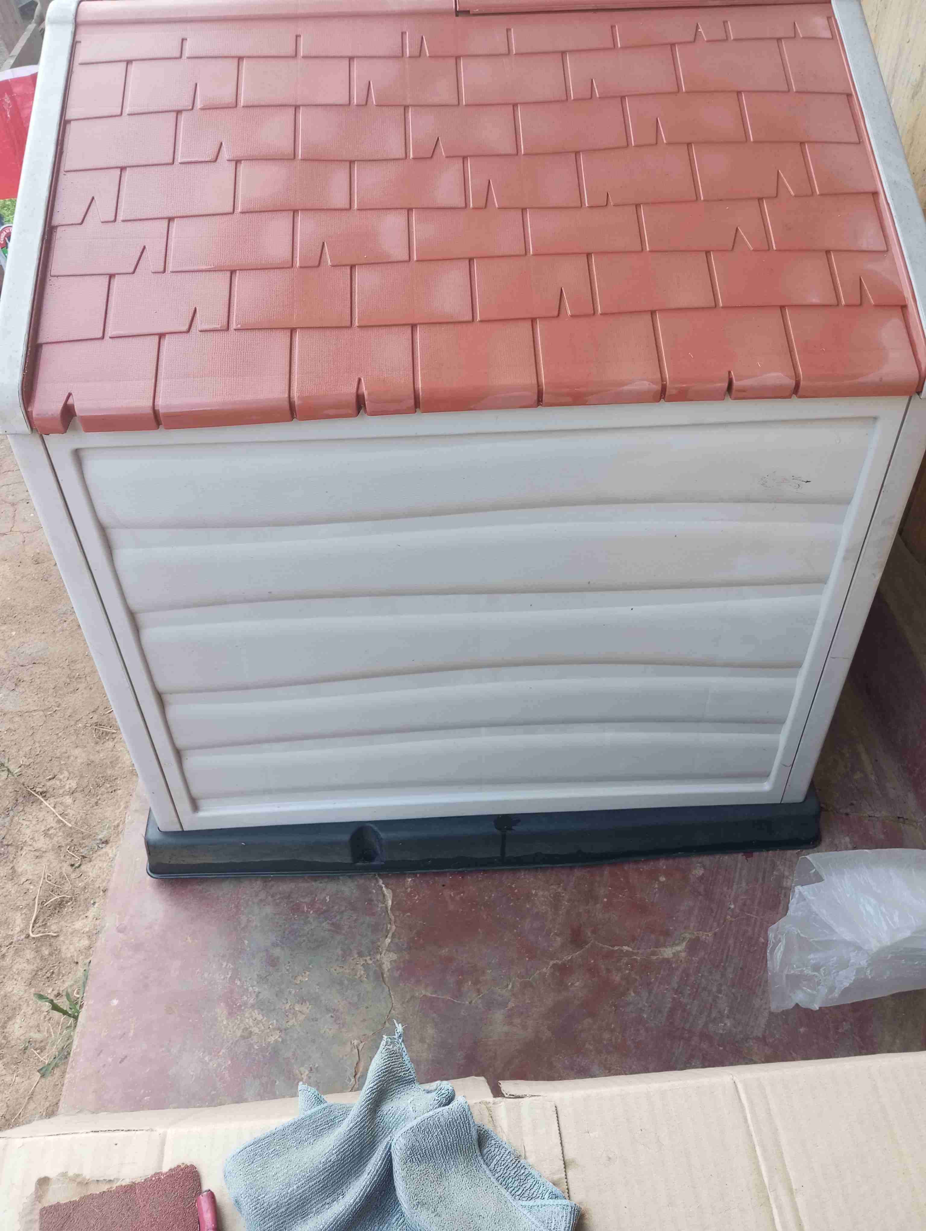 Casa de perro plástica grande - miniatura 2