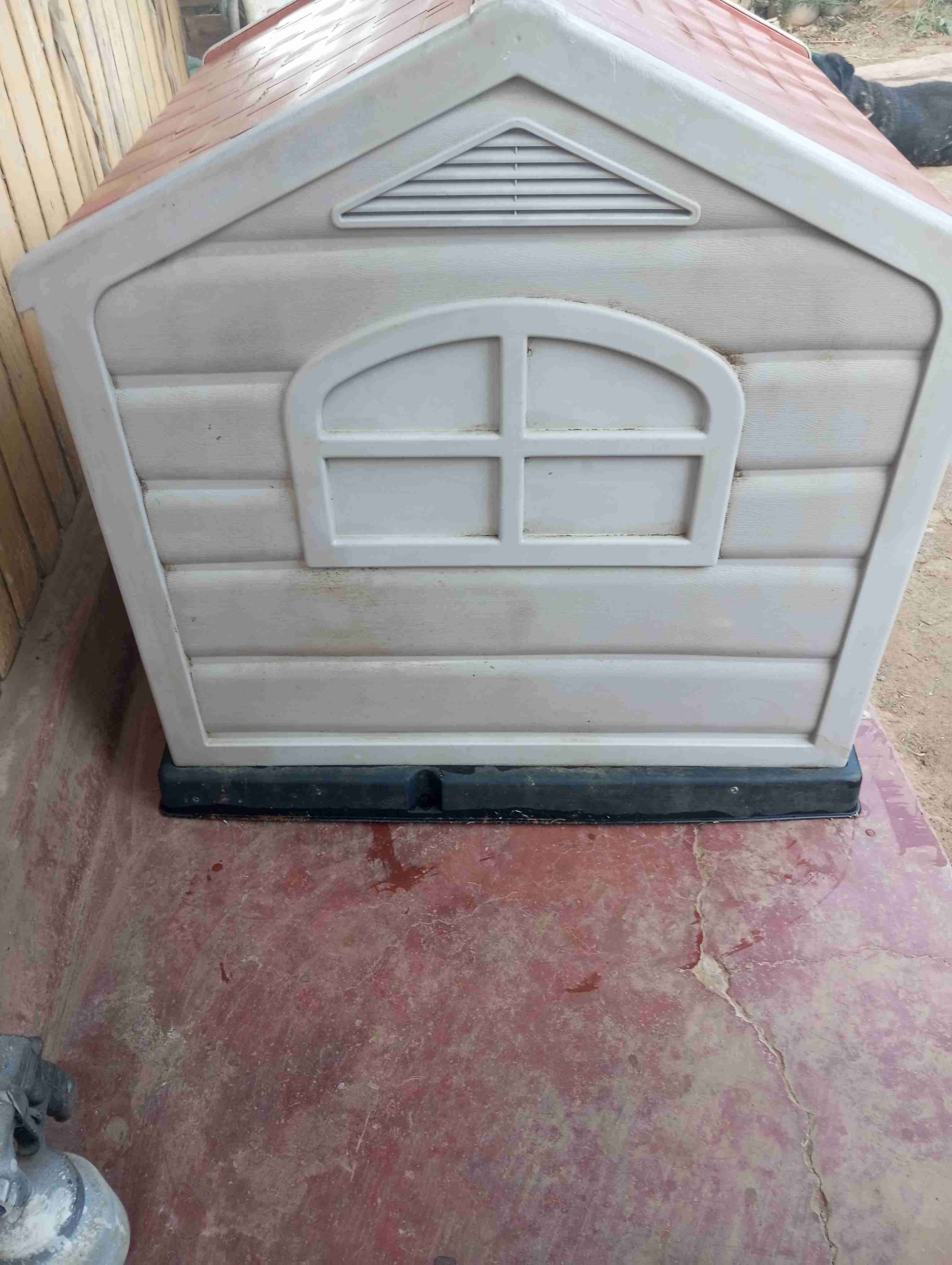 Casa de perro plástica grande - miniatura 3