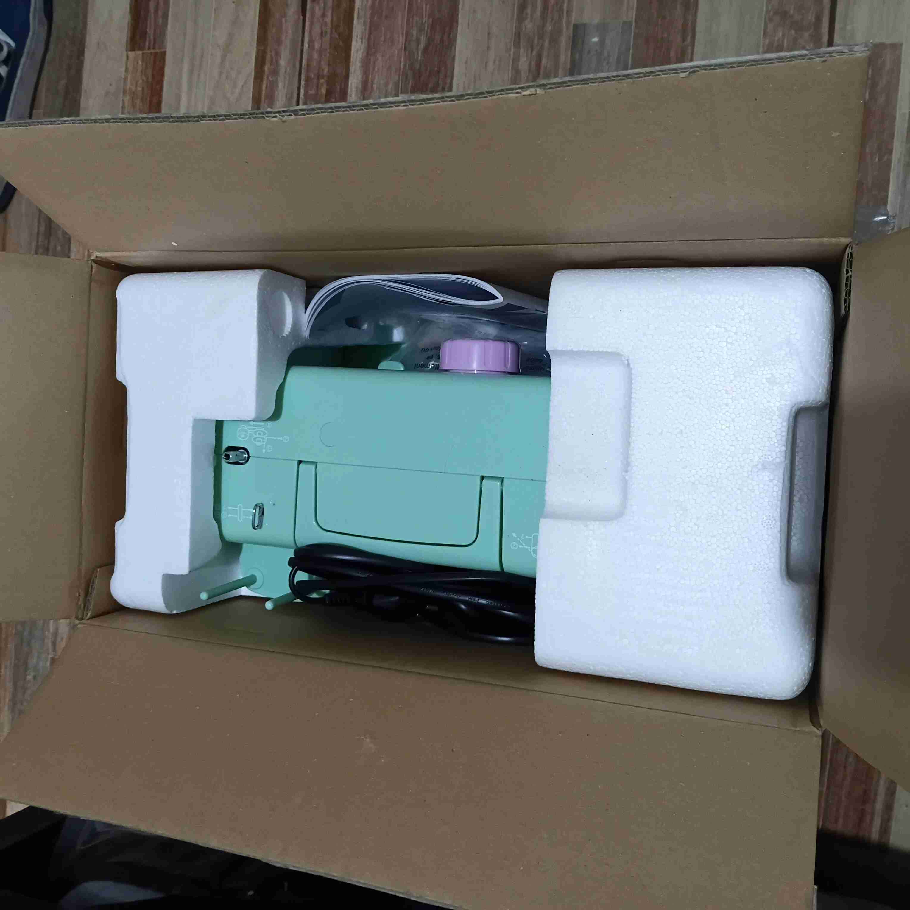 Máquina de coser verde Merritt - miniatura 2